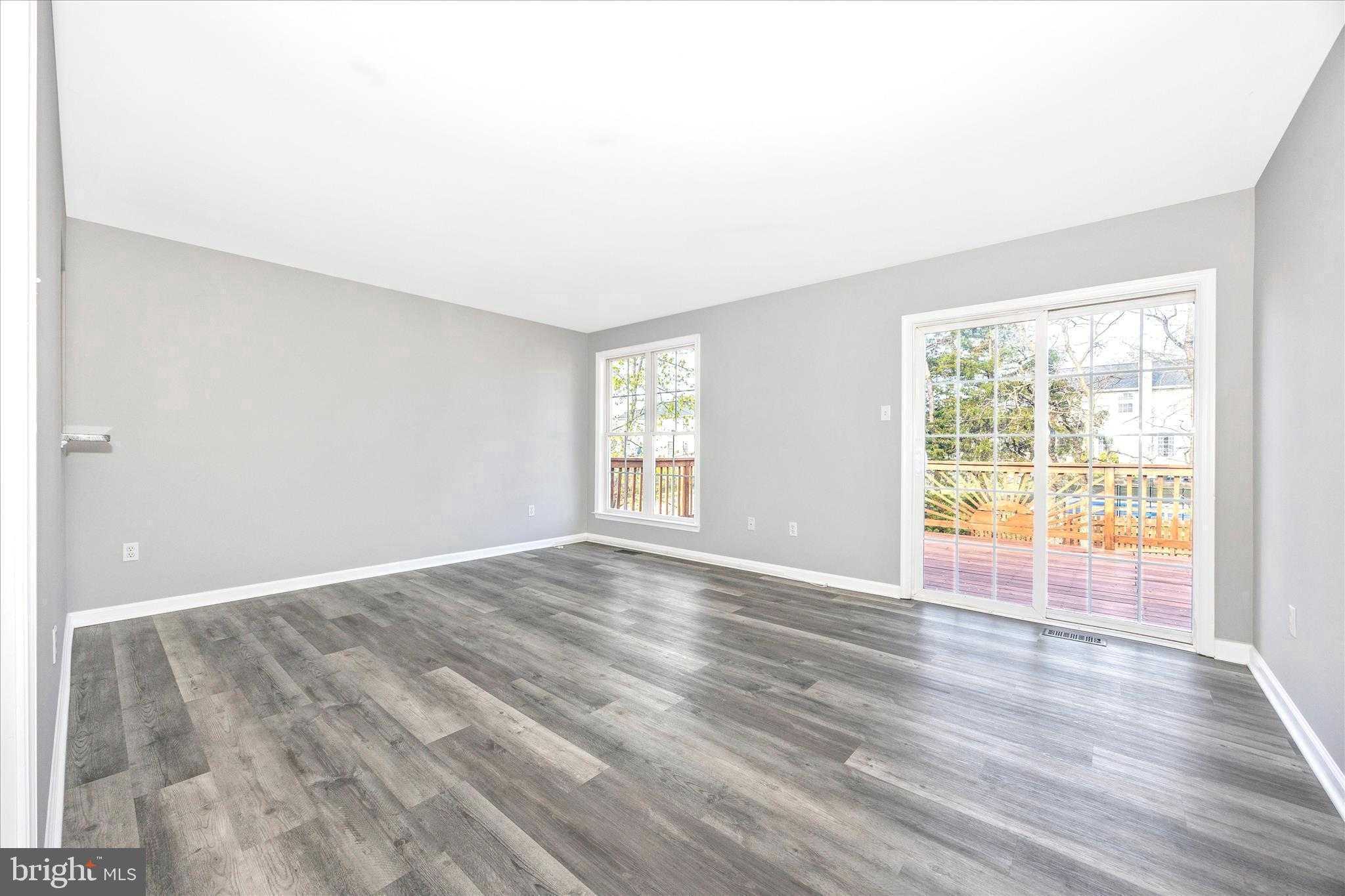 170 Bentley St photo 4