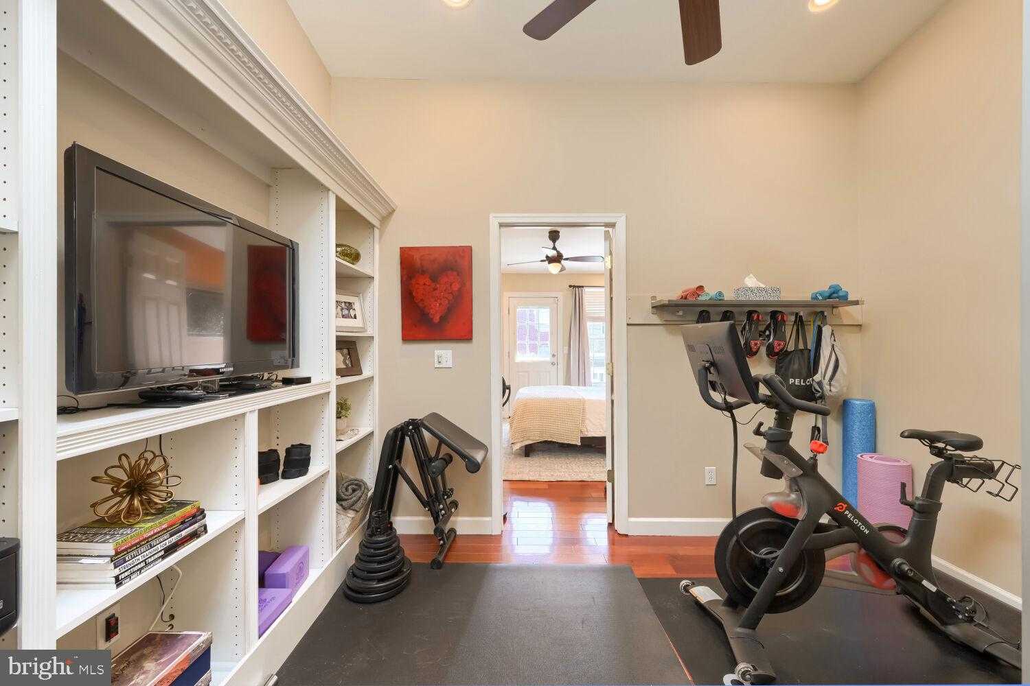 919 Binney St photo 17