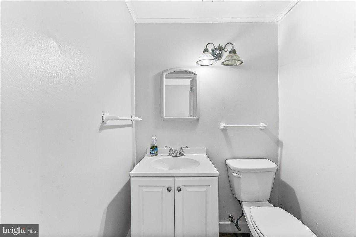 106 Lindbergh Ave photo 6