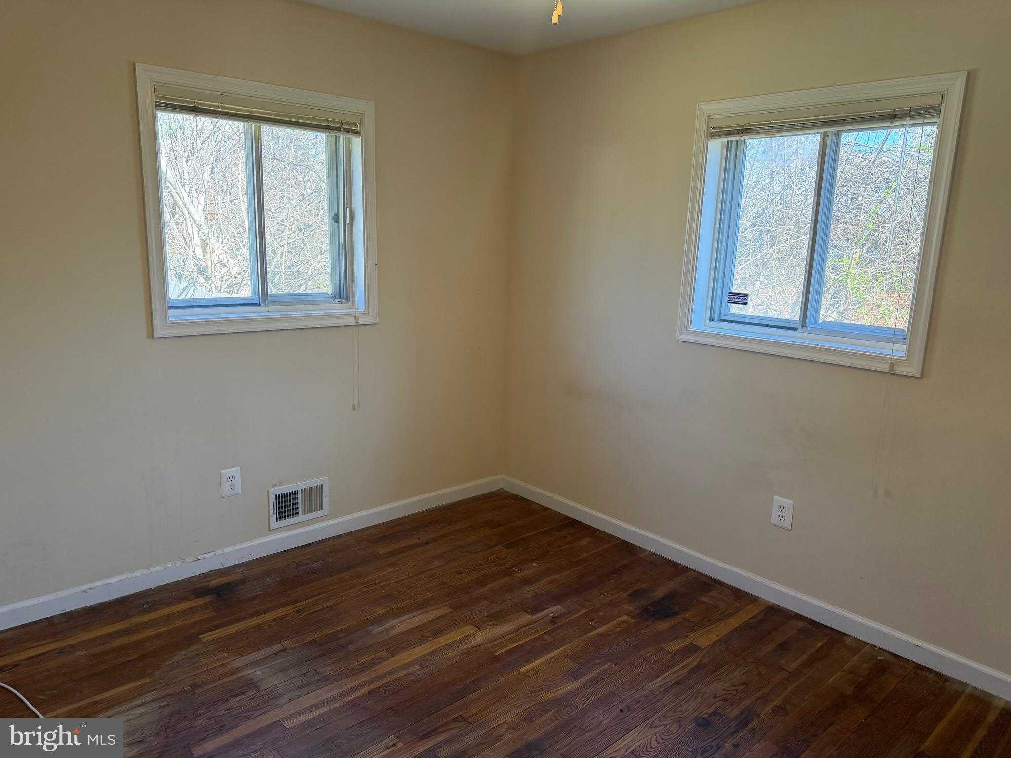 5908 Nassau St photo 11