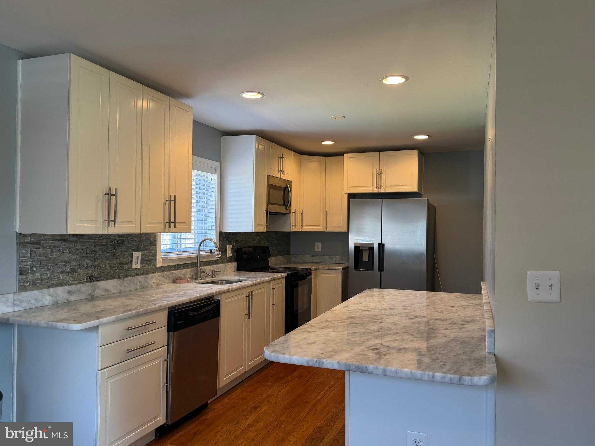 5908 Nassau St photo 3