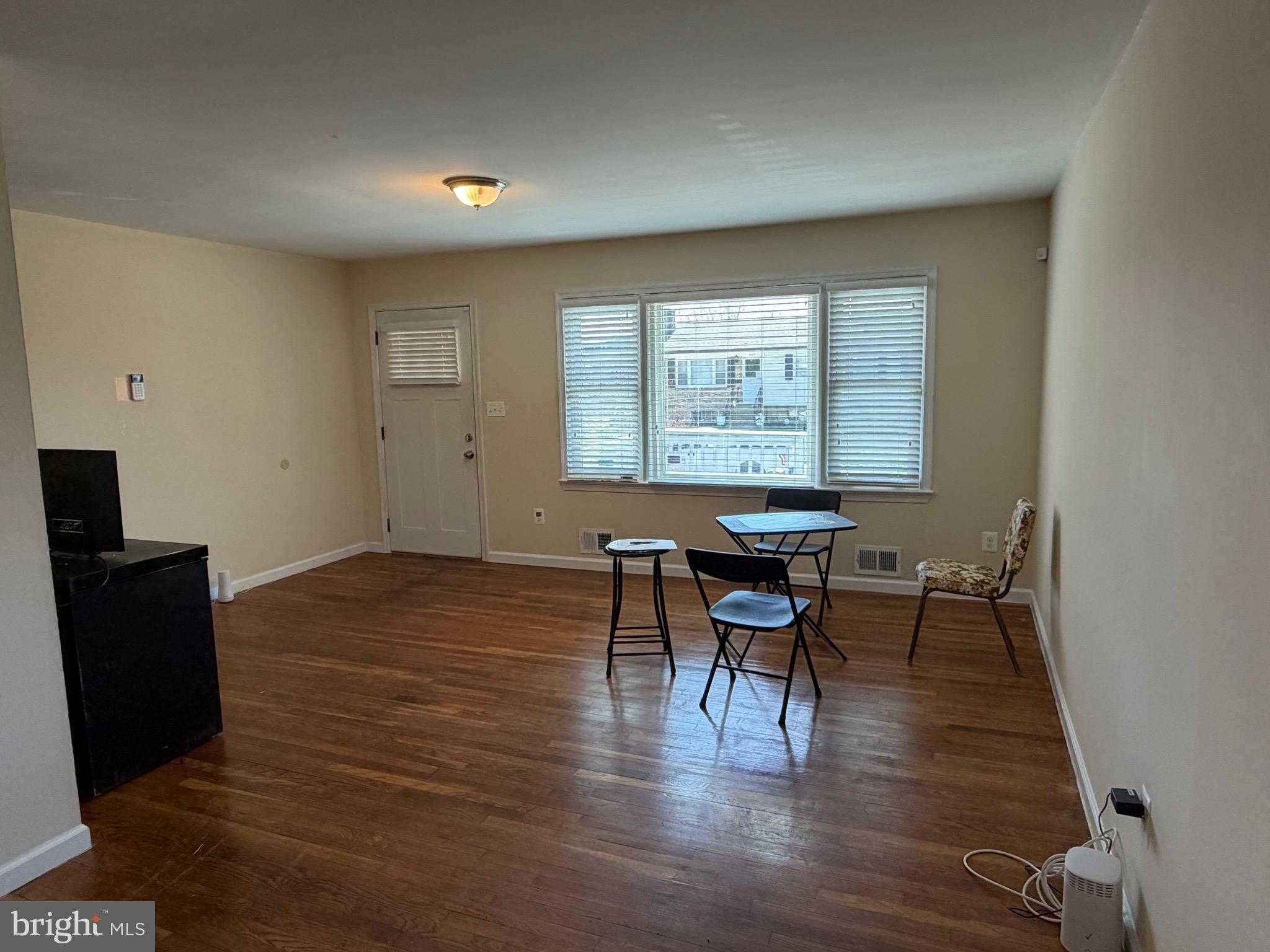 5908 Nassau St photo 5