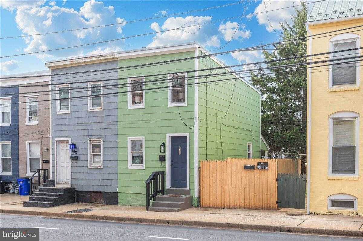 138 E South St photo 2