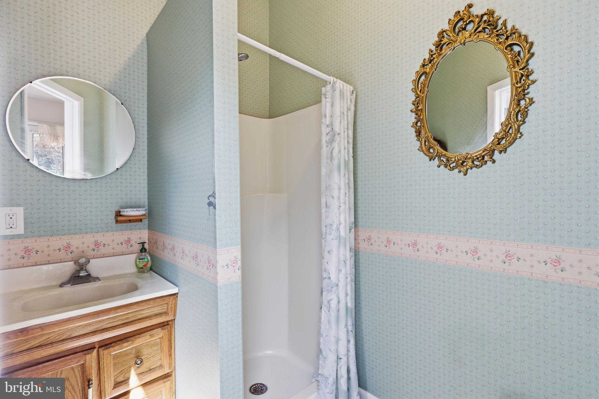 608 Washington Ln photo 15