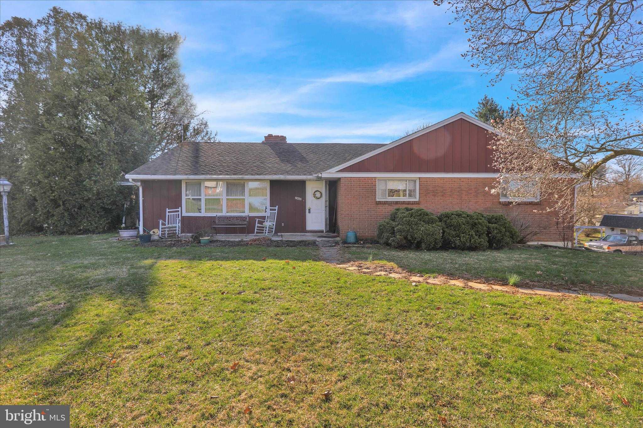 2460 Honeysuckle Ln photo 2