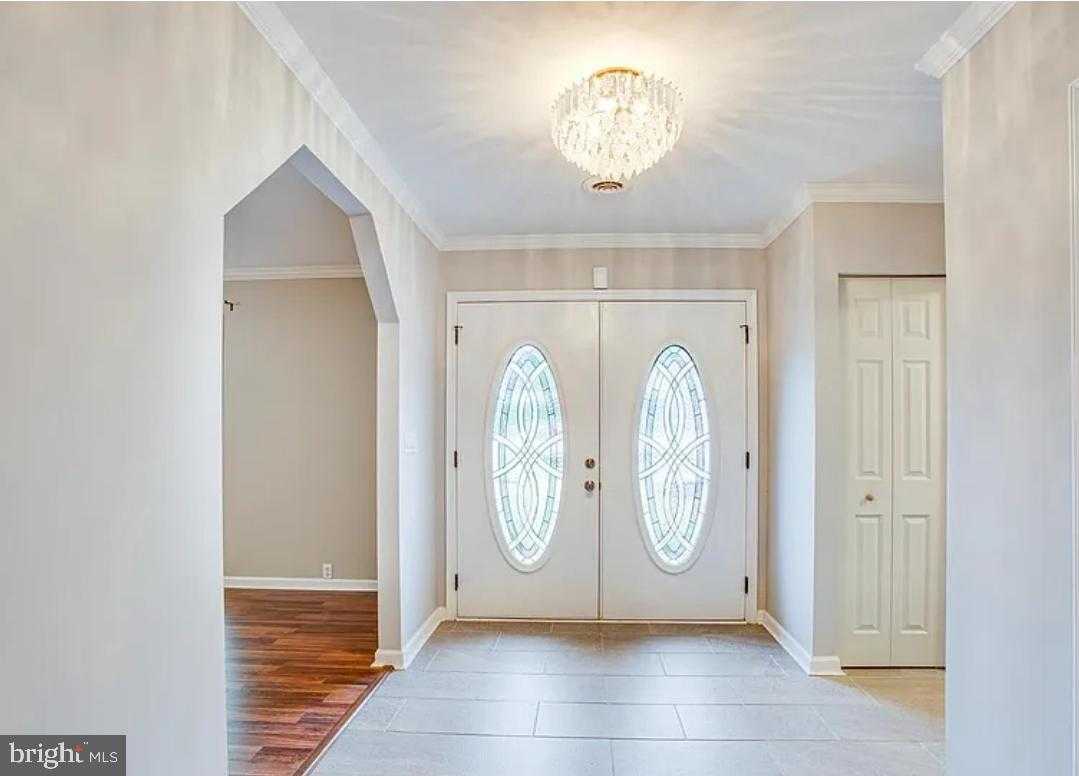 423 Frederick St photo 2