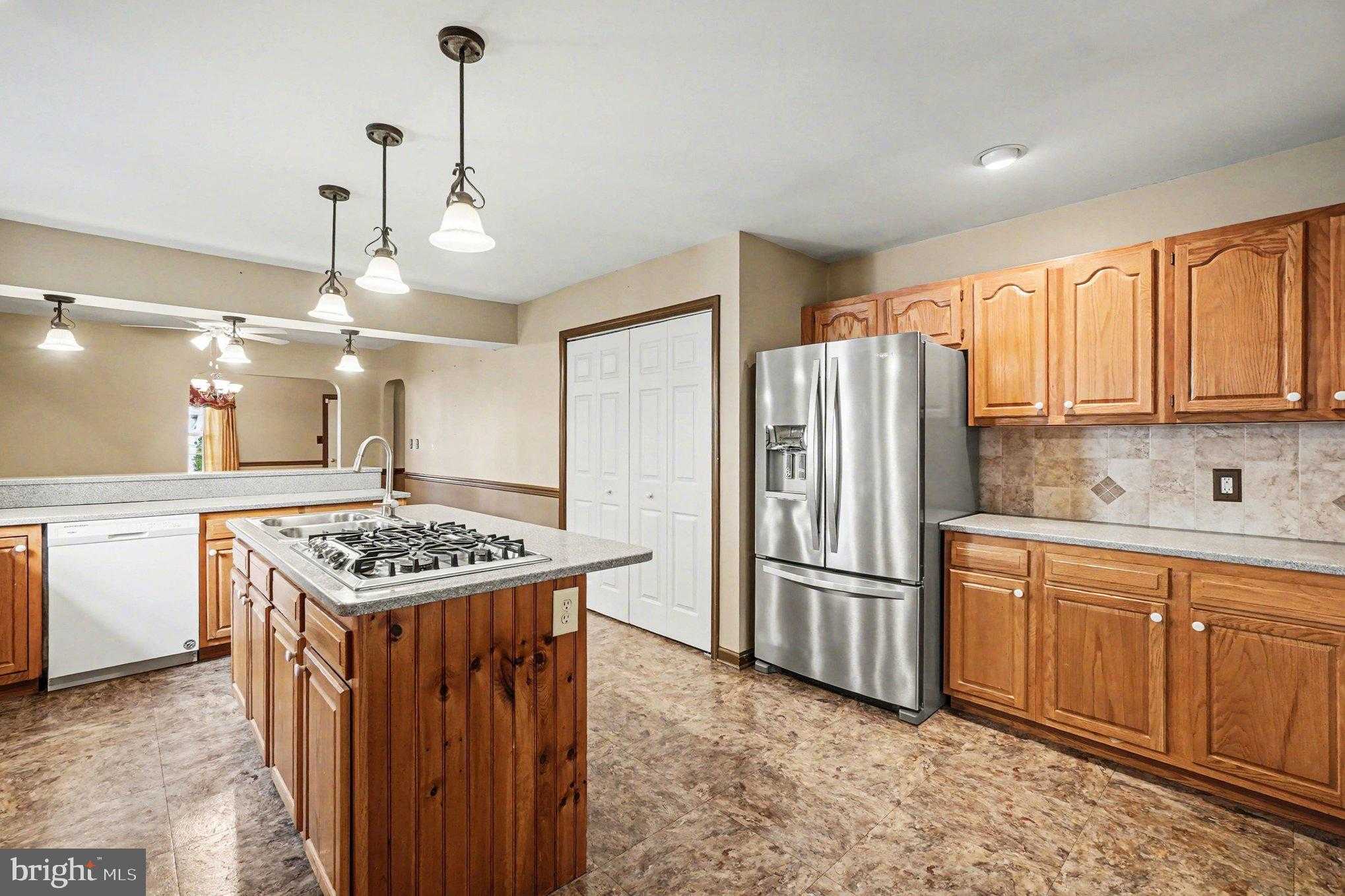 101 Lincoln Ave photo 18