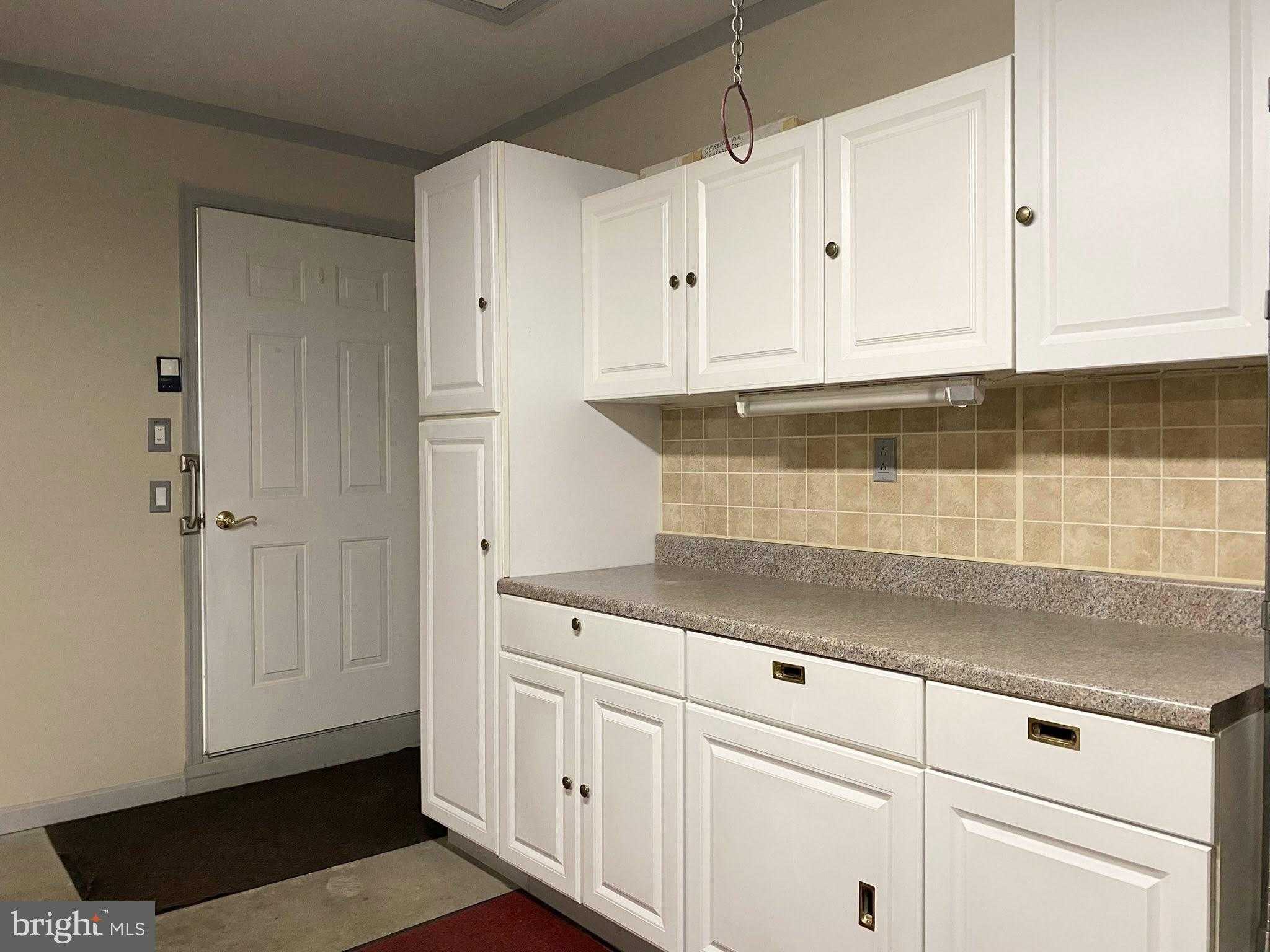 592 N 16th St photo 40