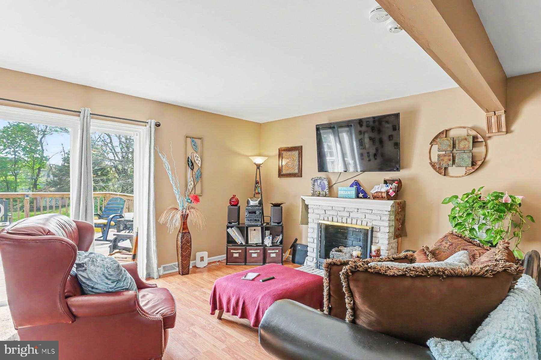 253 Worcester Ave photo 9