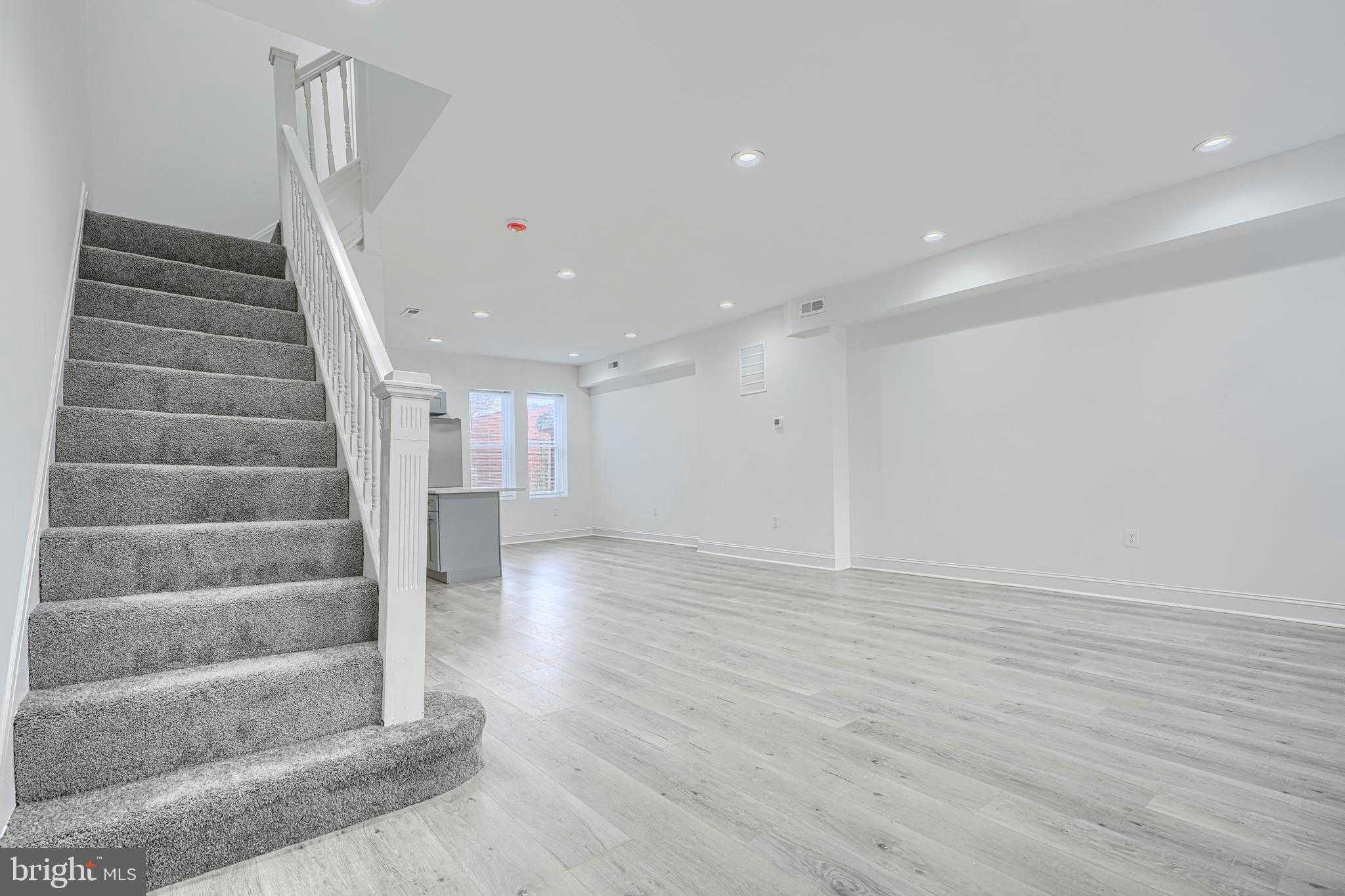 615 Linnard St photo 11