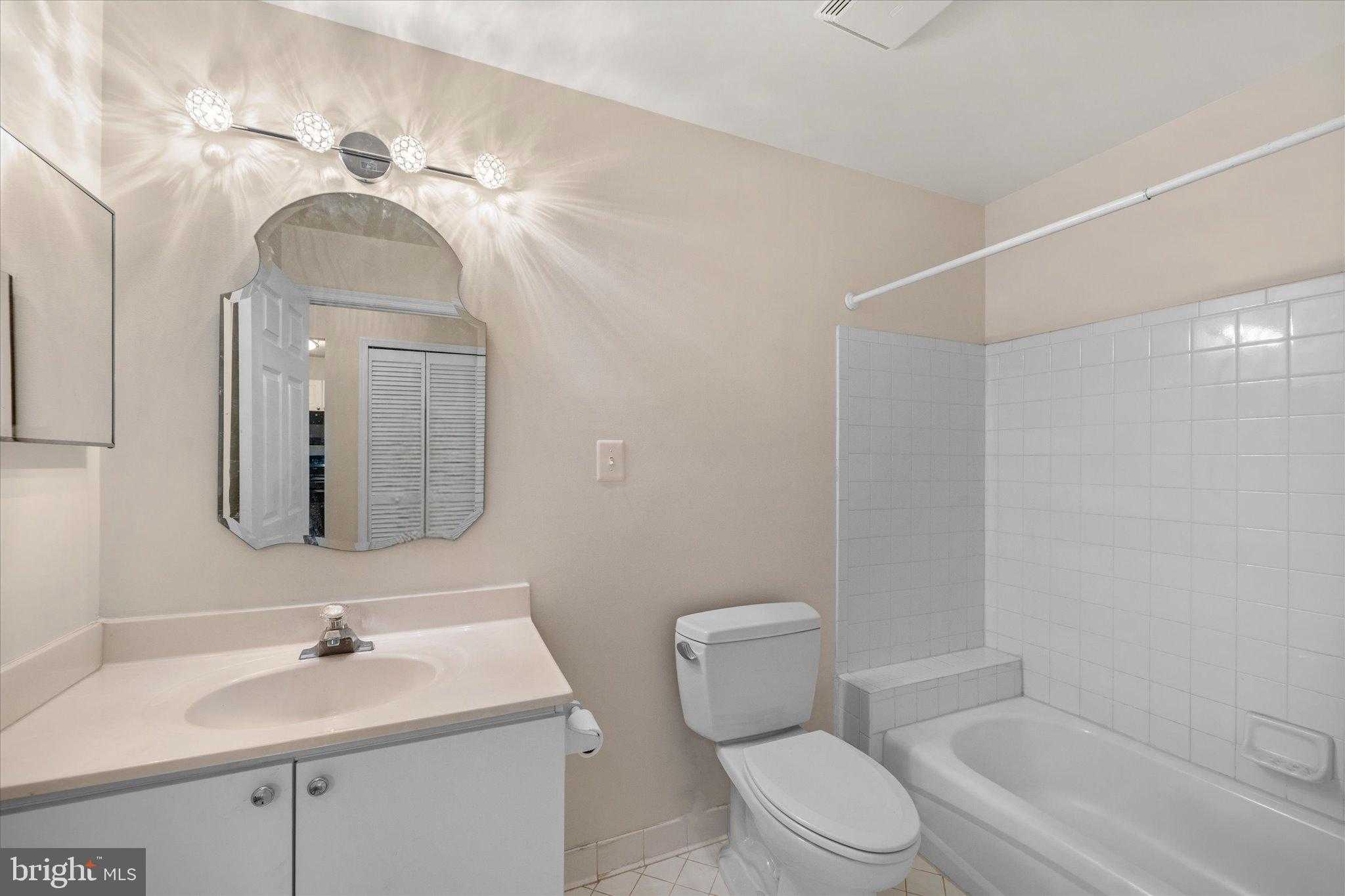 44106 Natalie Ter Unit 301 photo 24