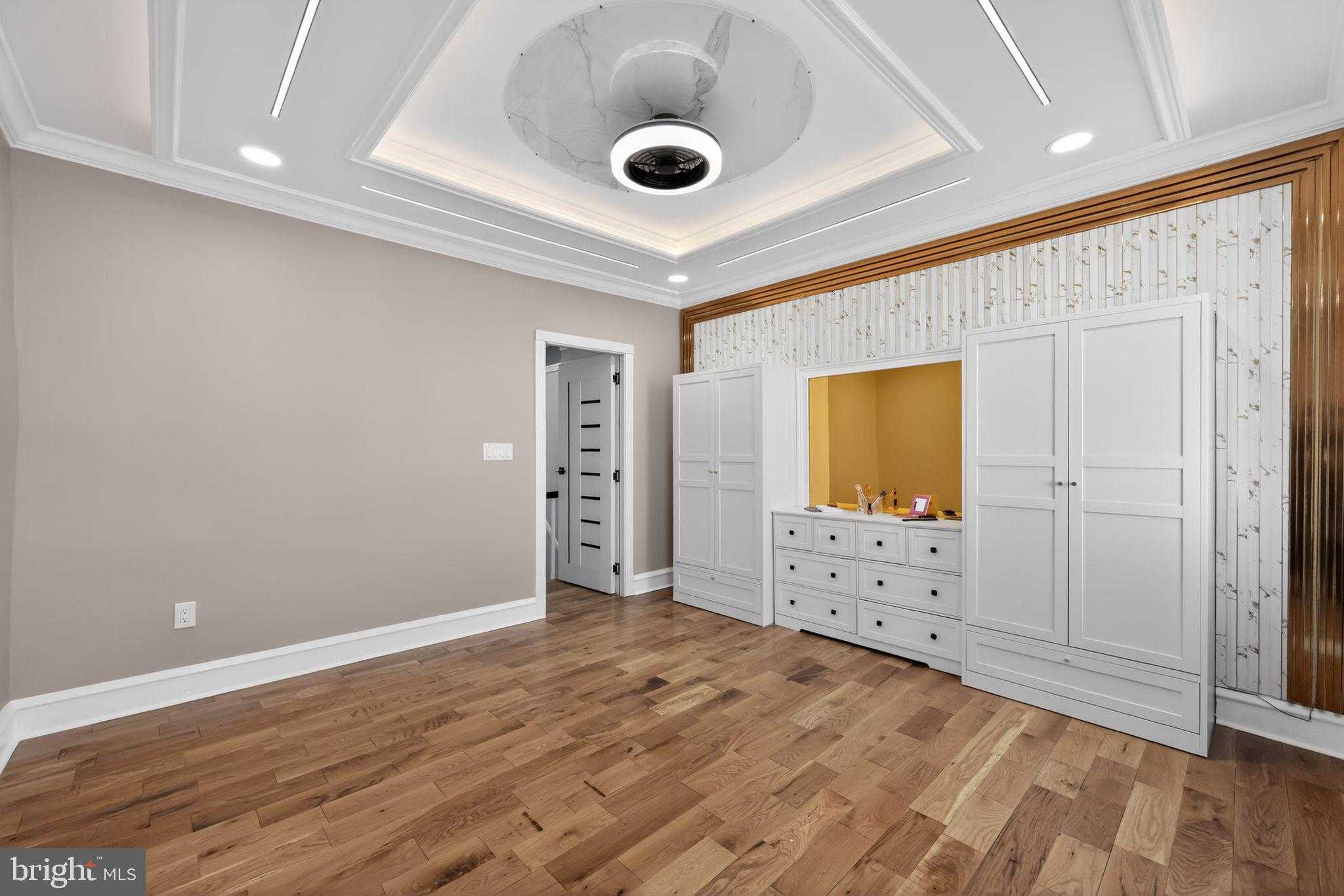 2046 Dennie St photo 18