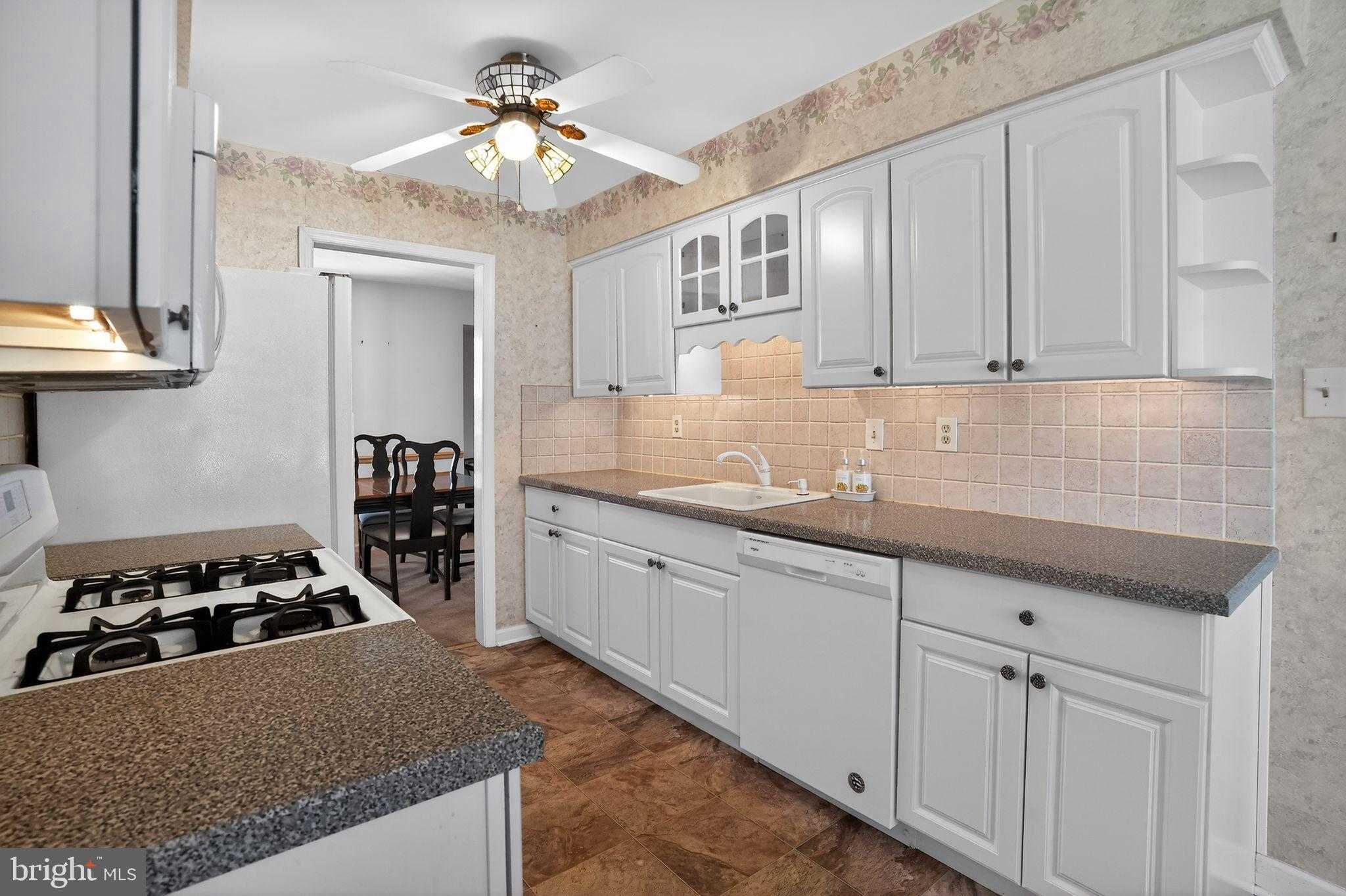 604 Lorient Dr photo 7