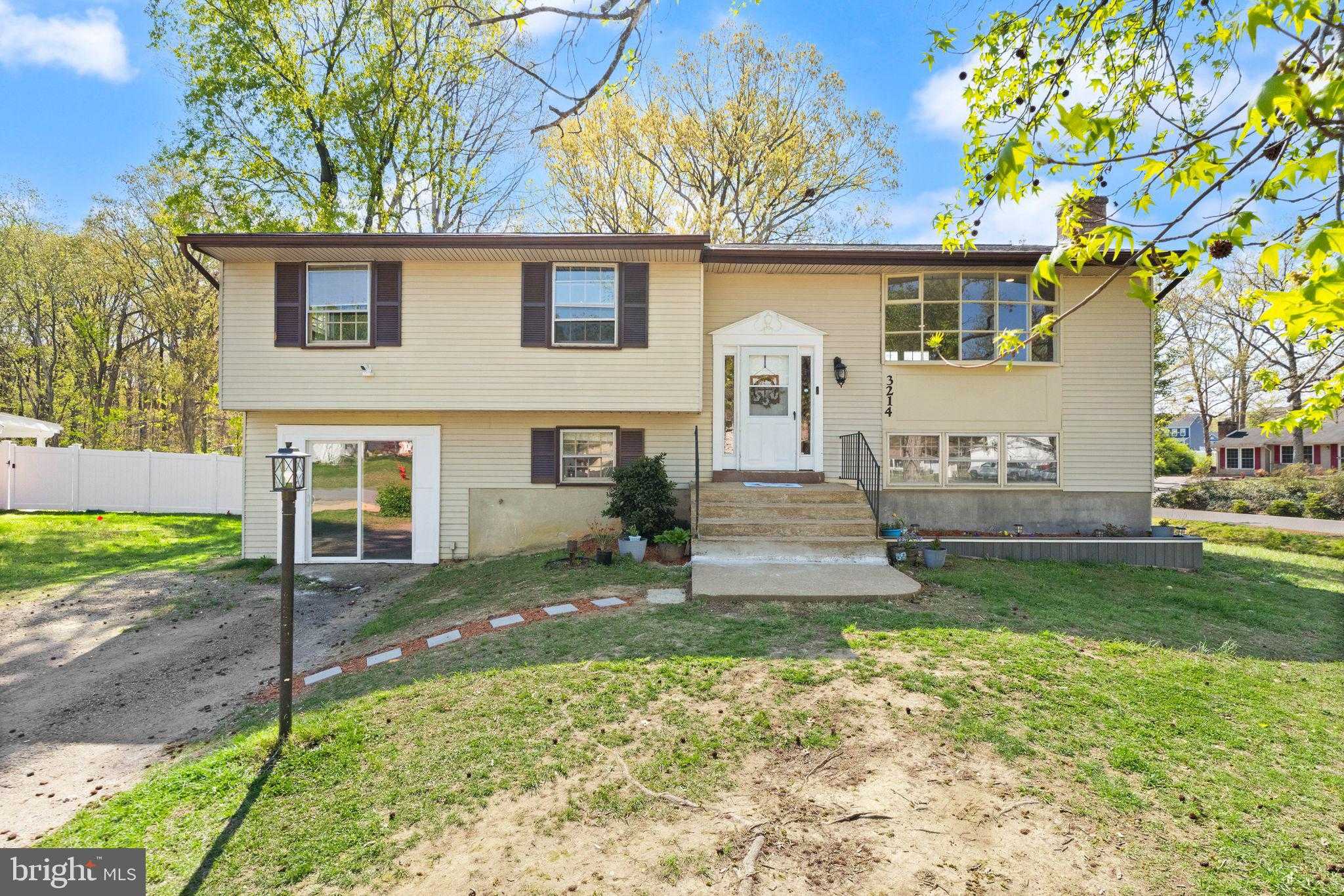 3214 Waverly Dr photo 2