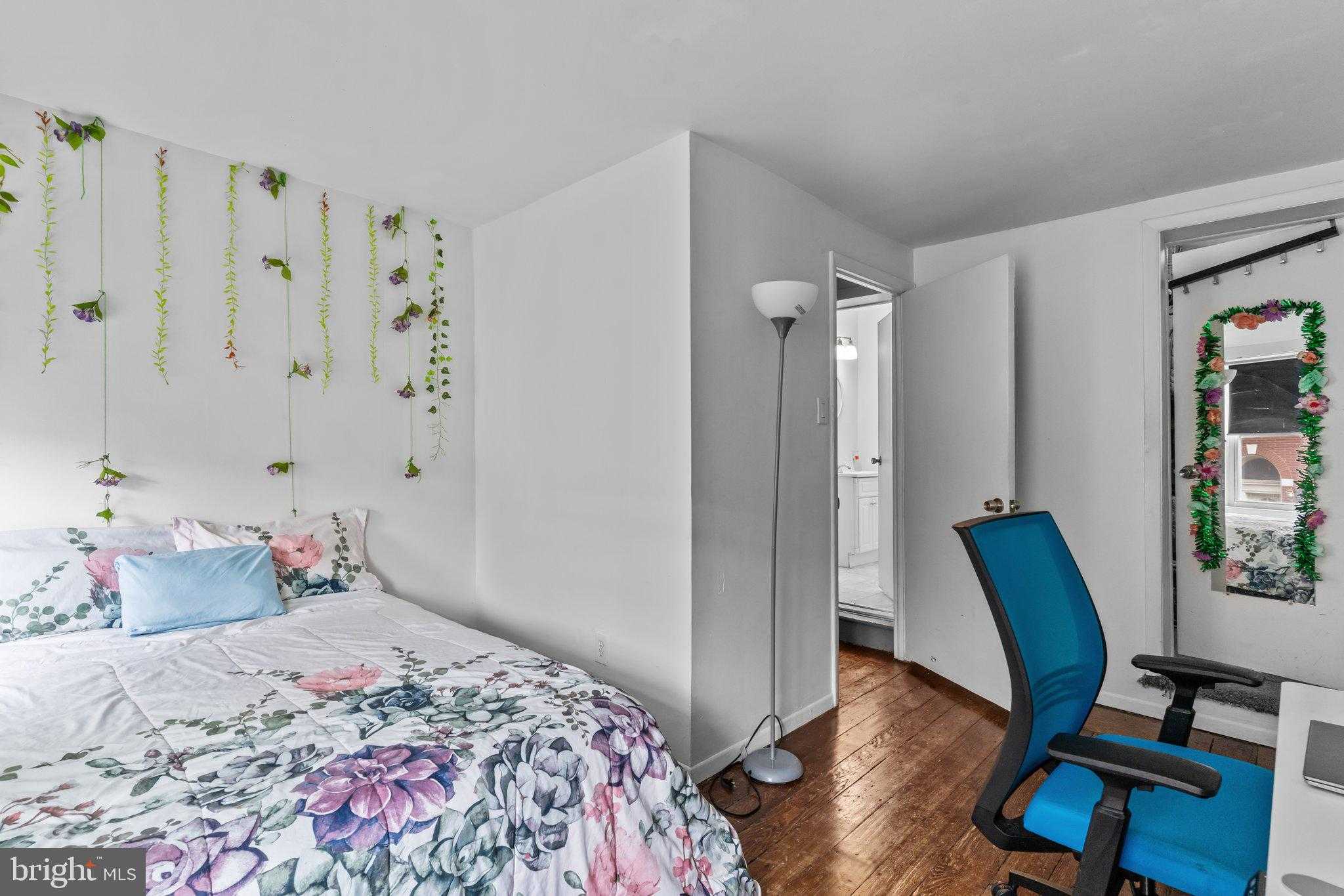 889 N Lecount St photo 16