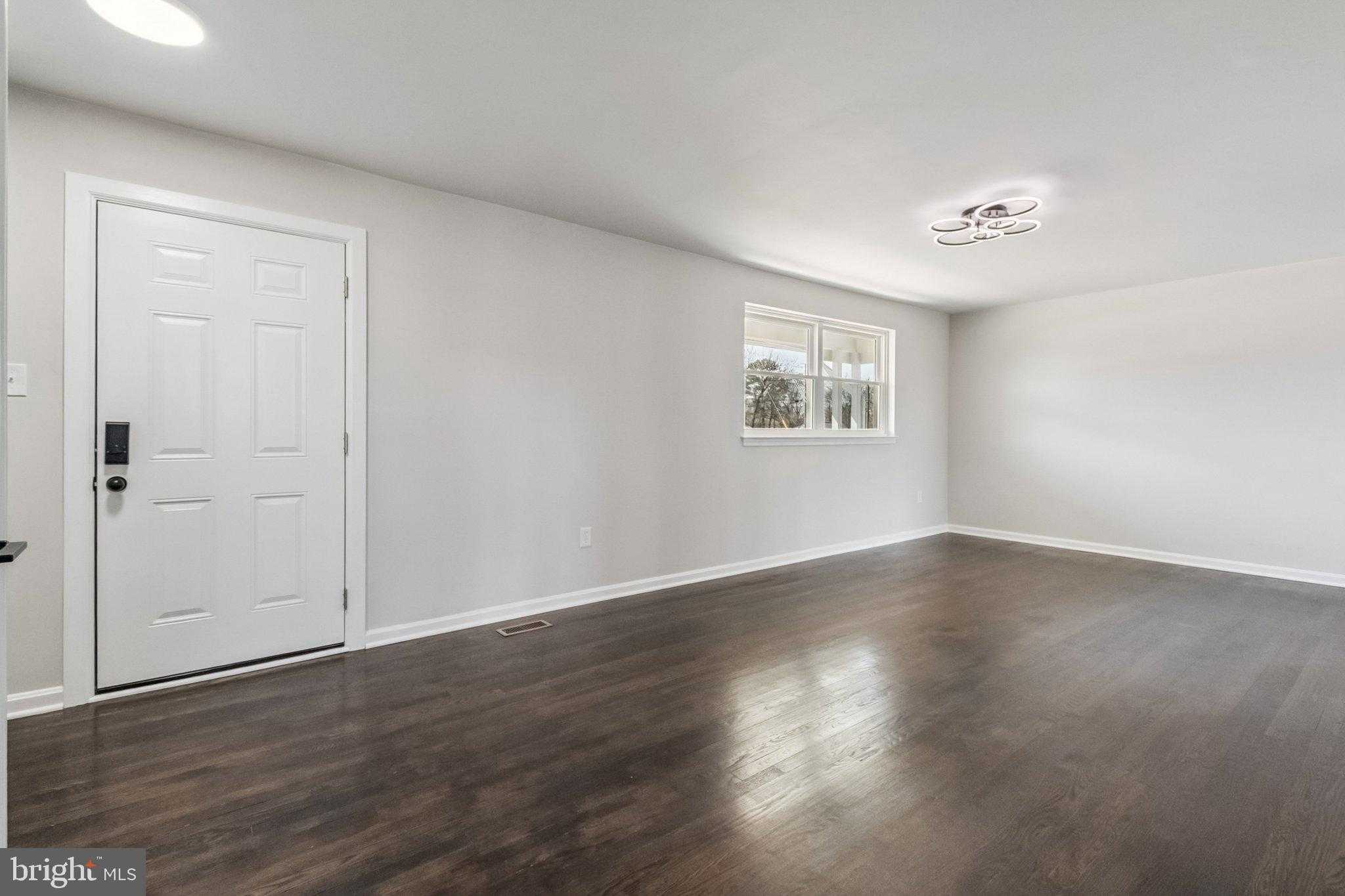 6815 Rolling Rd photo 26