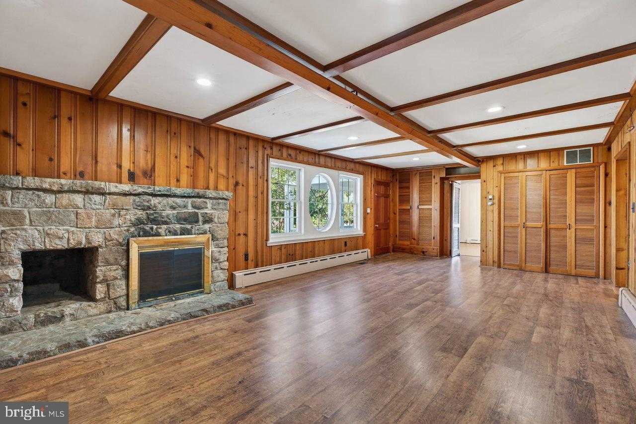 422 Mechanic St photo 24