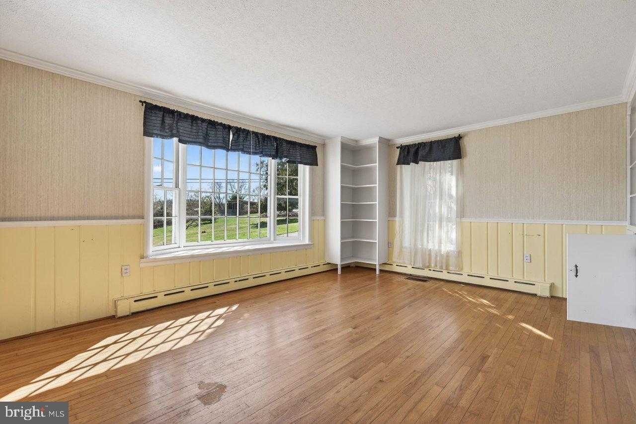 422 Mechanic St photo 6