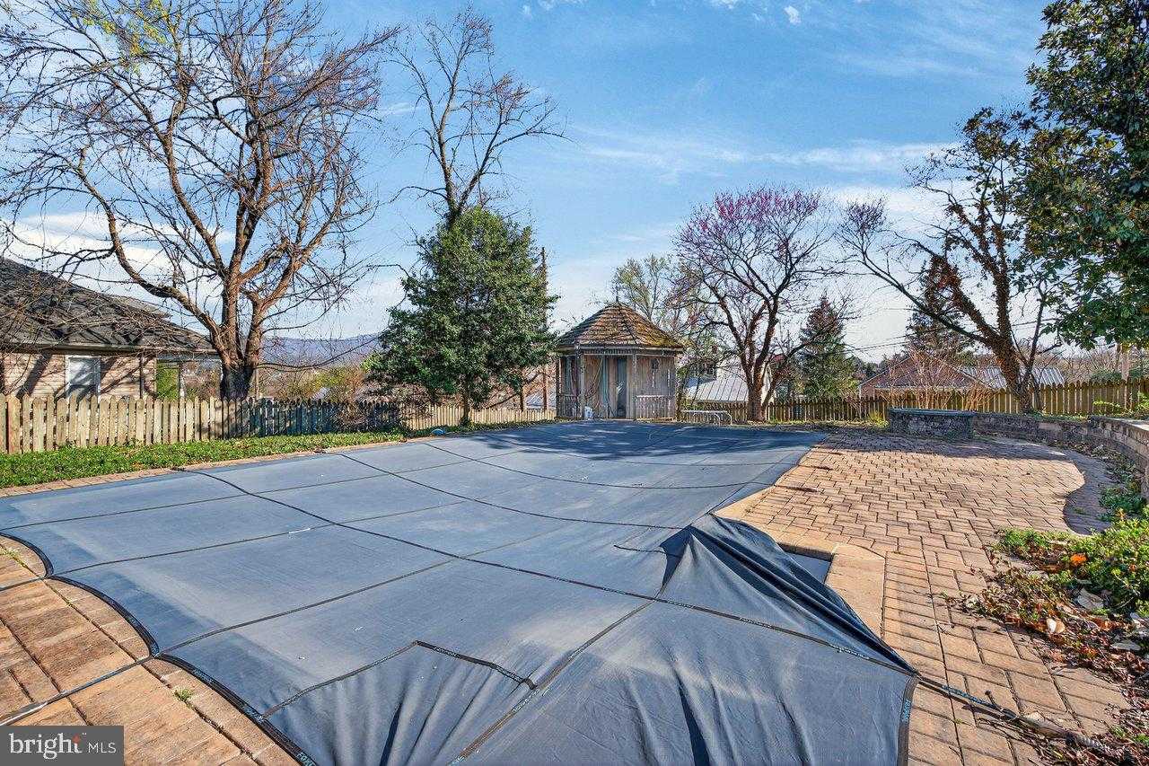 422 Mechanic St photo 63