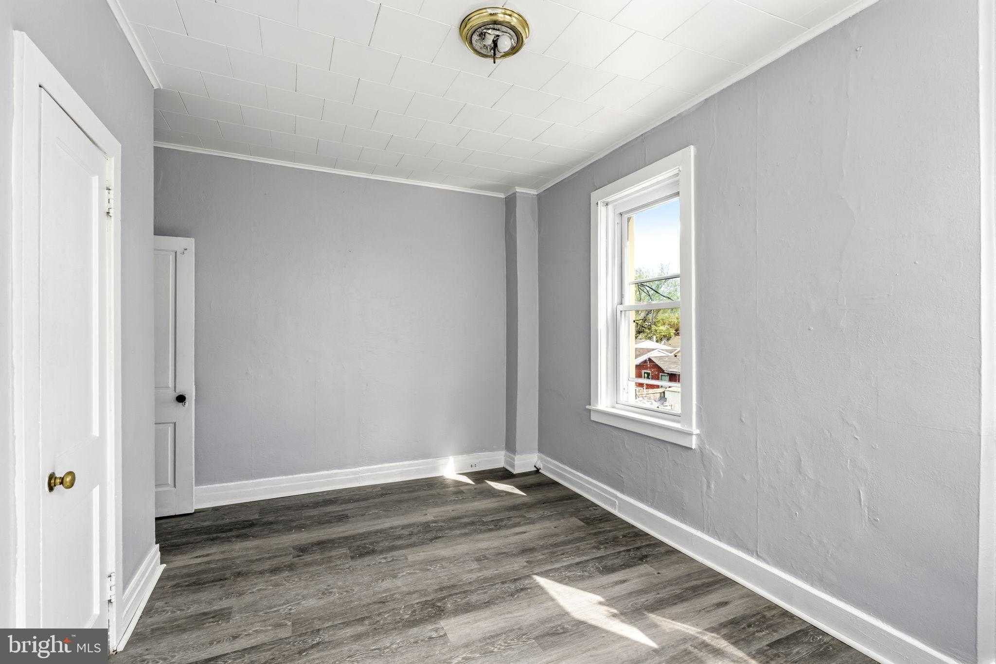 340 E Guilford St photo 14