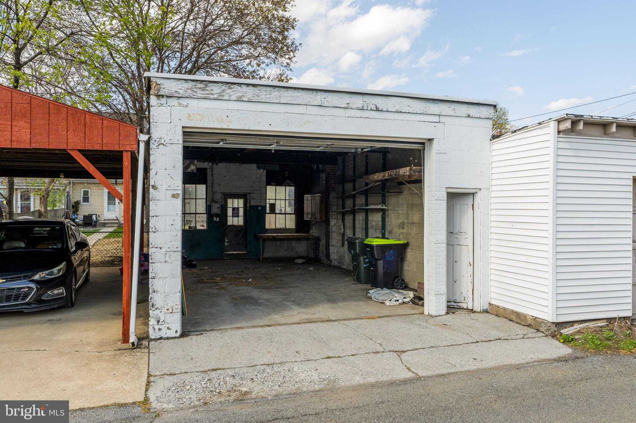 340 E Guilford St photo 35