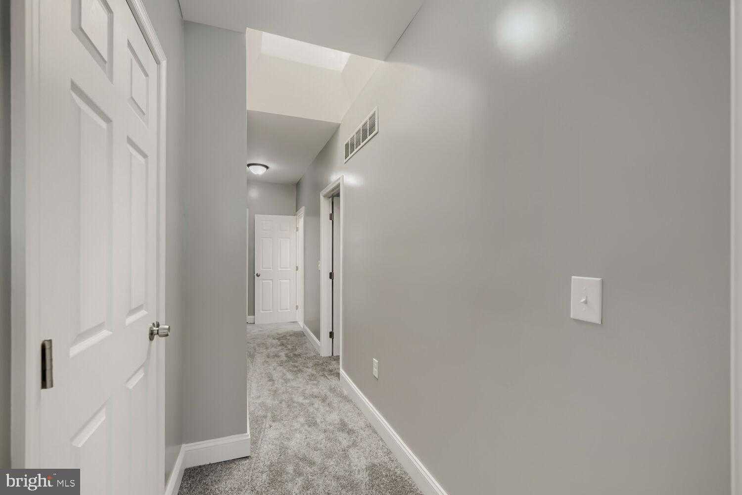 3127 E Monument St photo 16