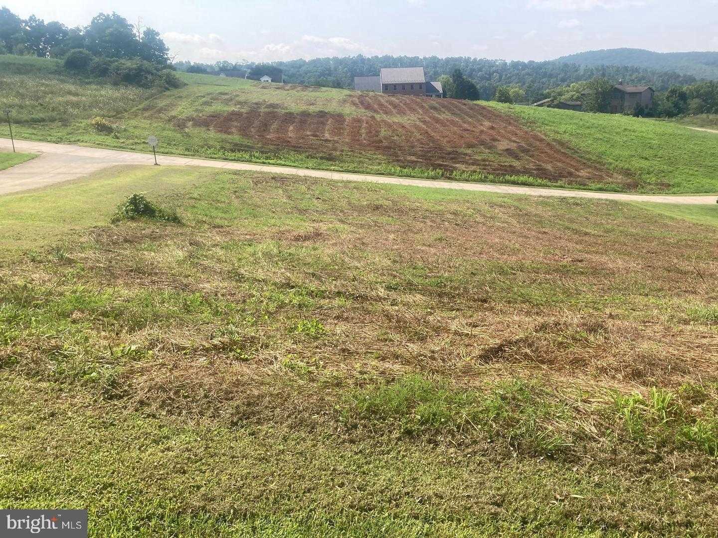 53 Hill Crest Dr photo 4