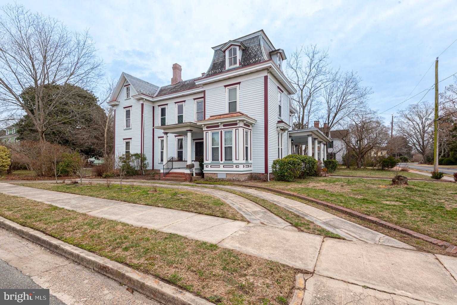 101 S Church St photo 4