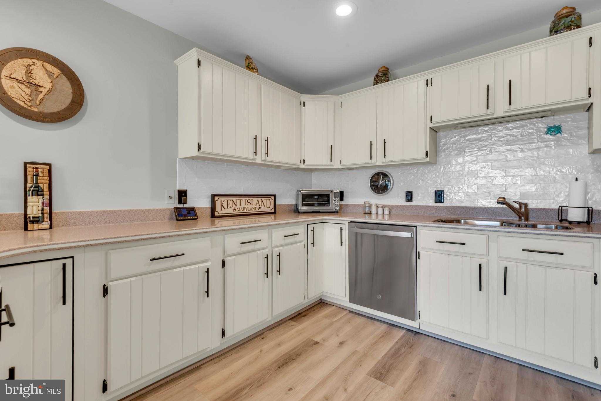 114 Bayview photo 16