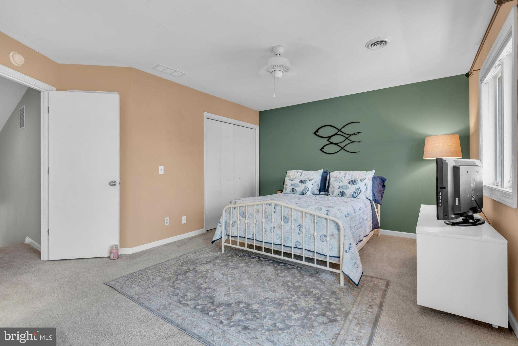 114 Bayview photo 34