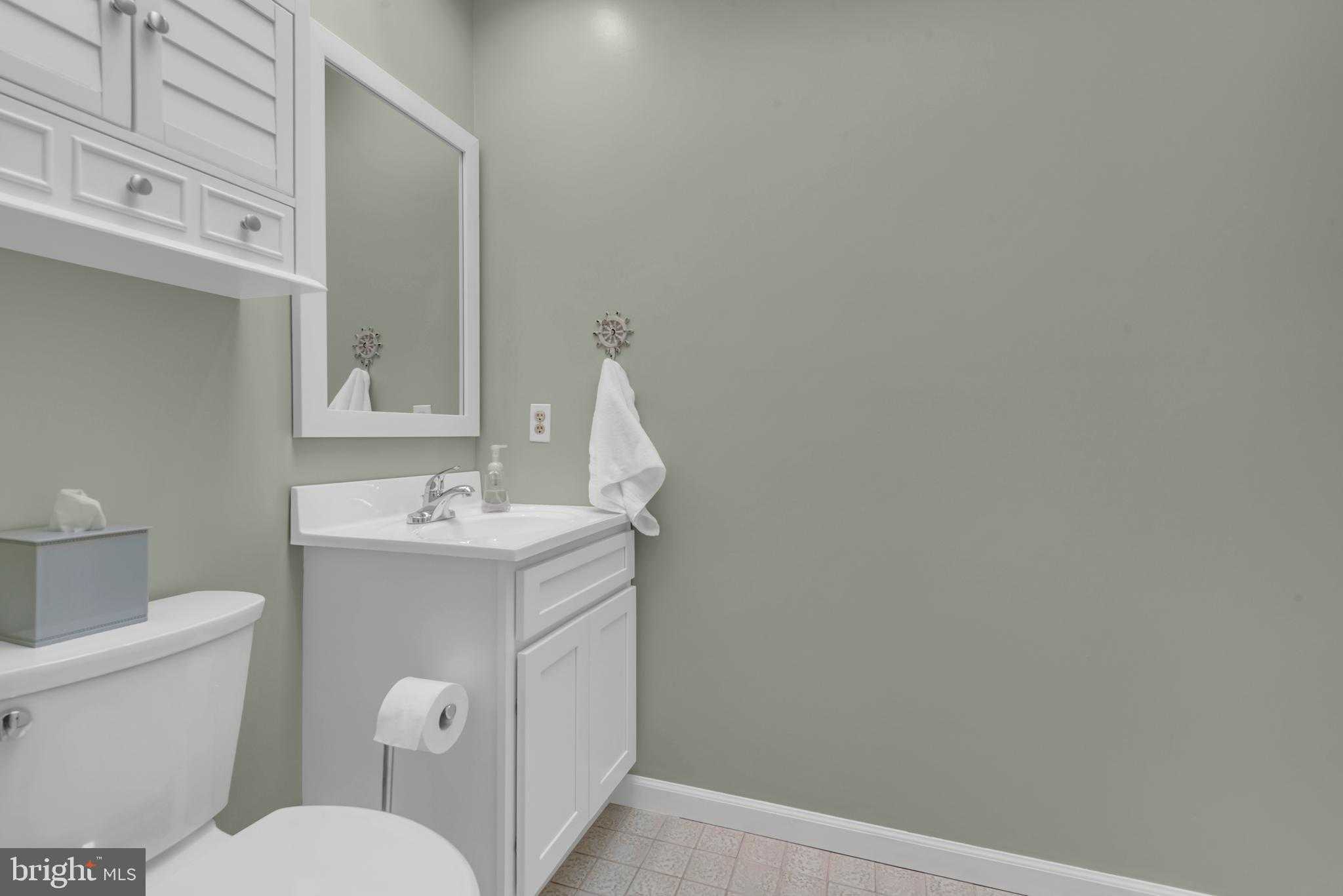 114 Bayview photo 35