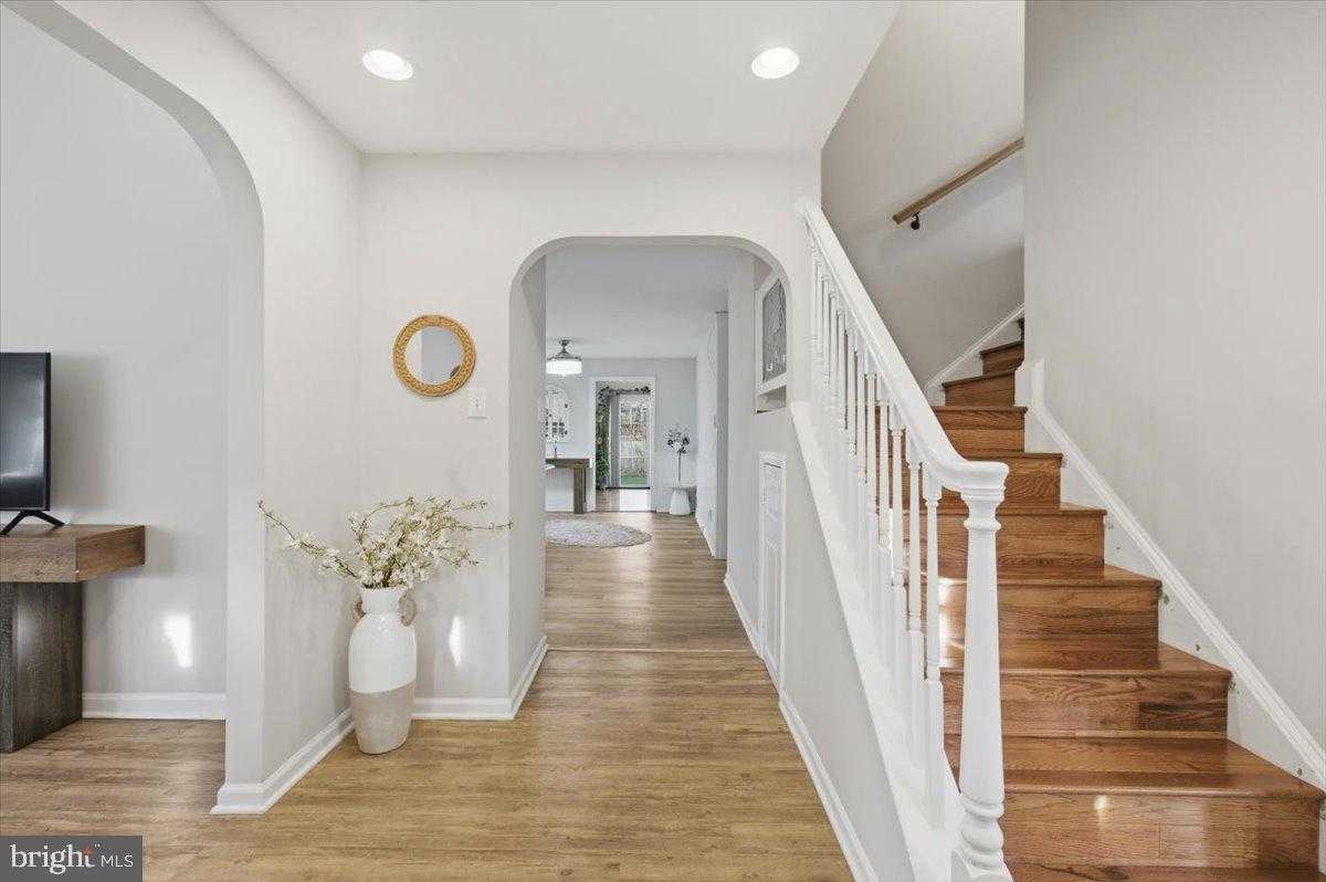 105 Baker Ln photo 3