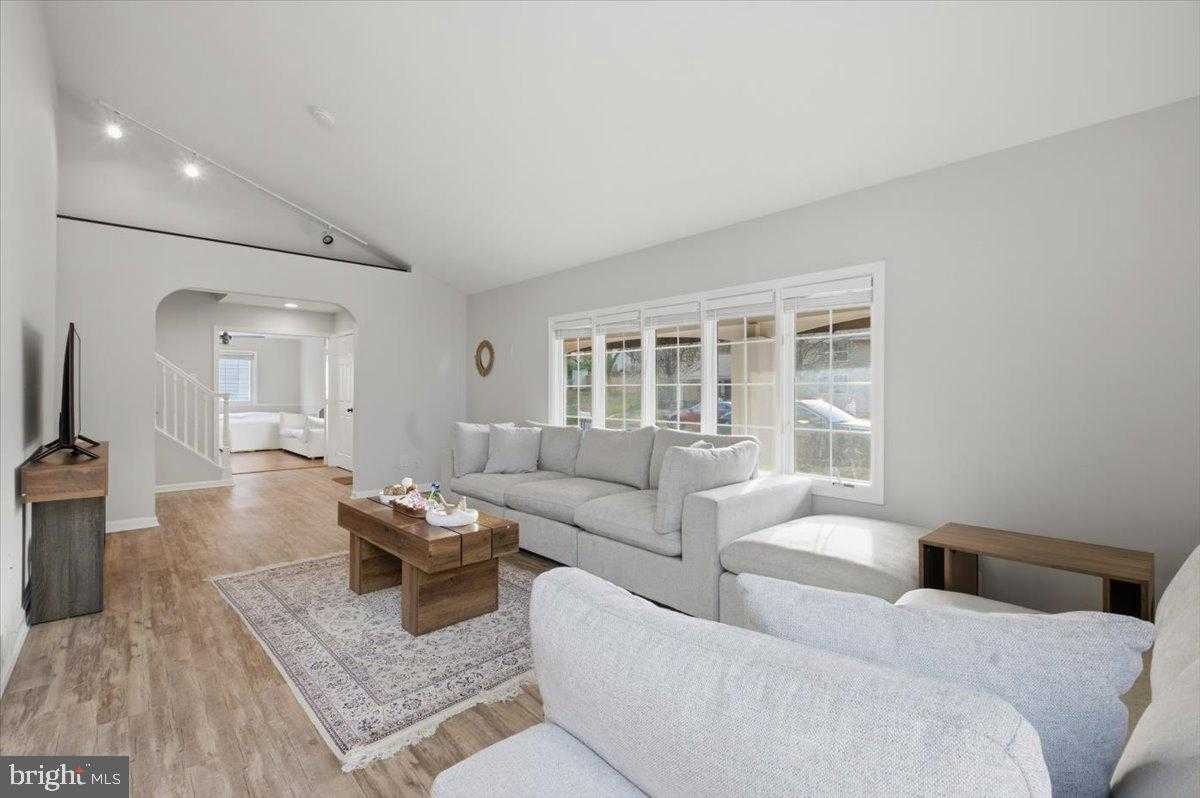 105 Baker Ln photo 5