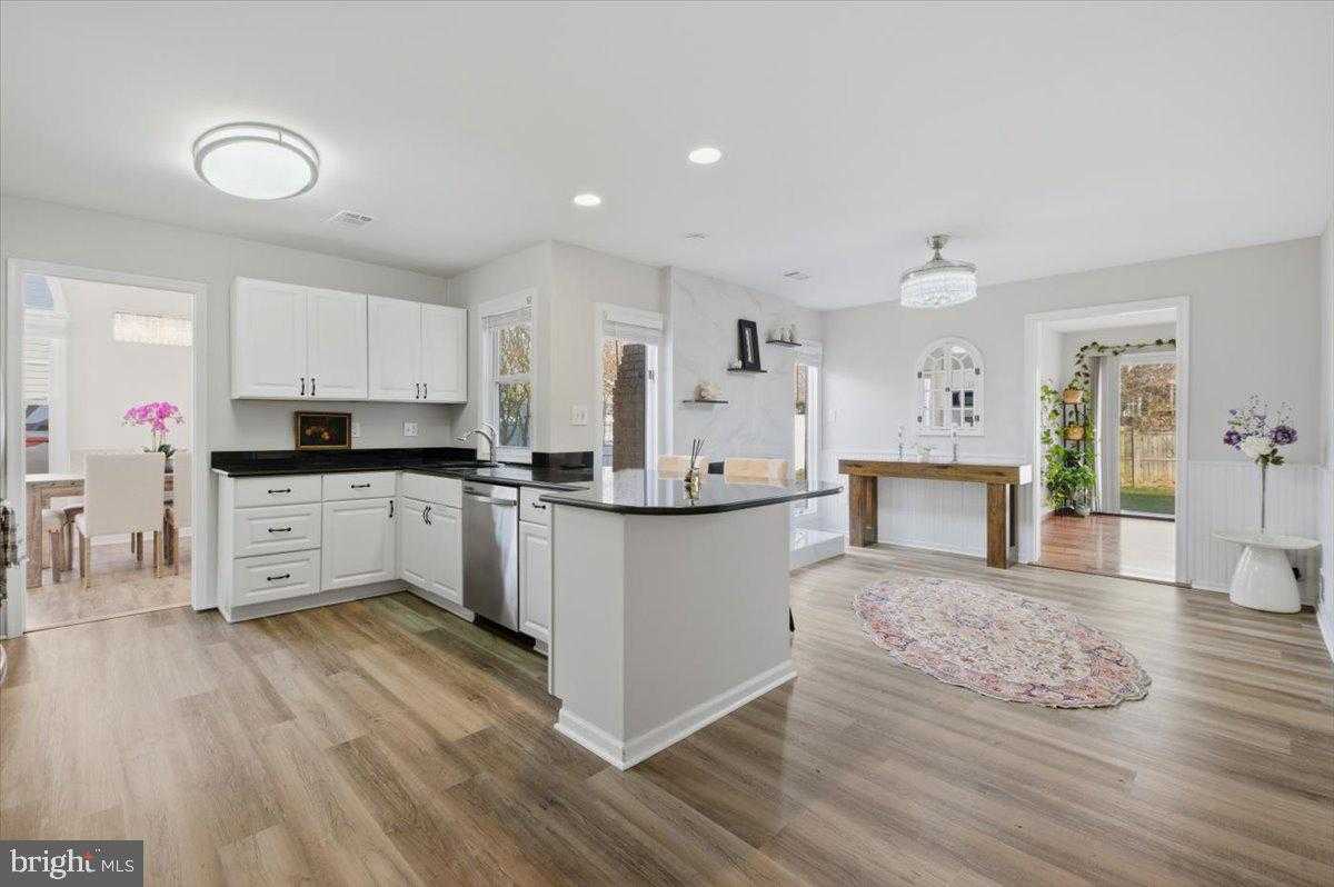 105 Baker Ln photo 7