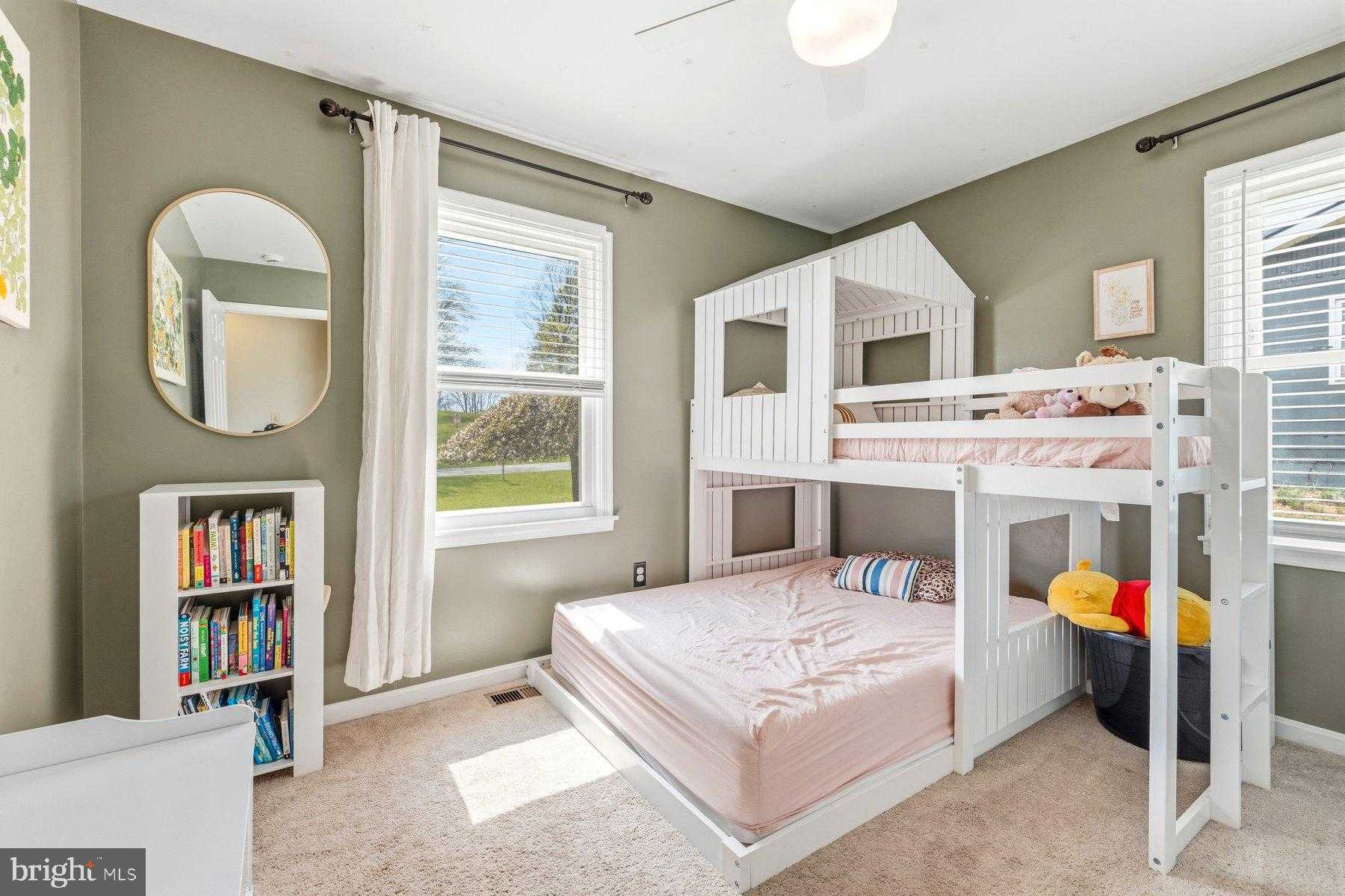 403 E Thomas St photo 15