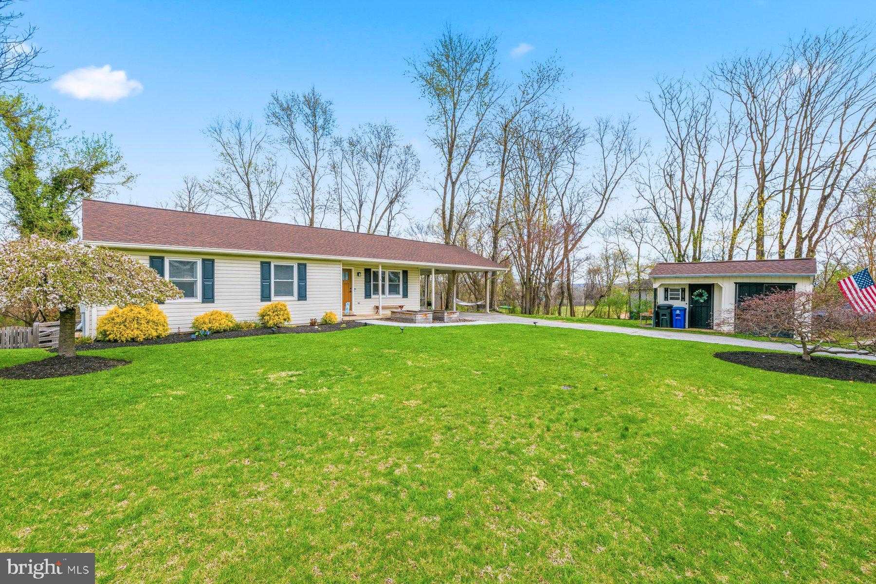 403 E Thomas St photo 2