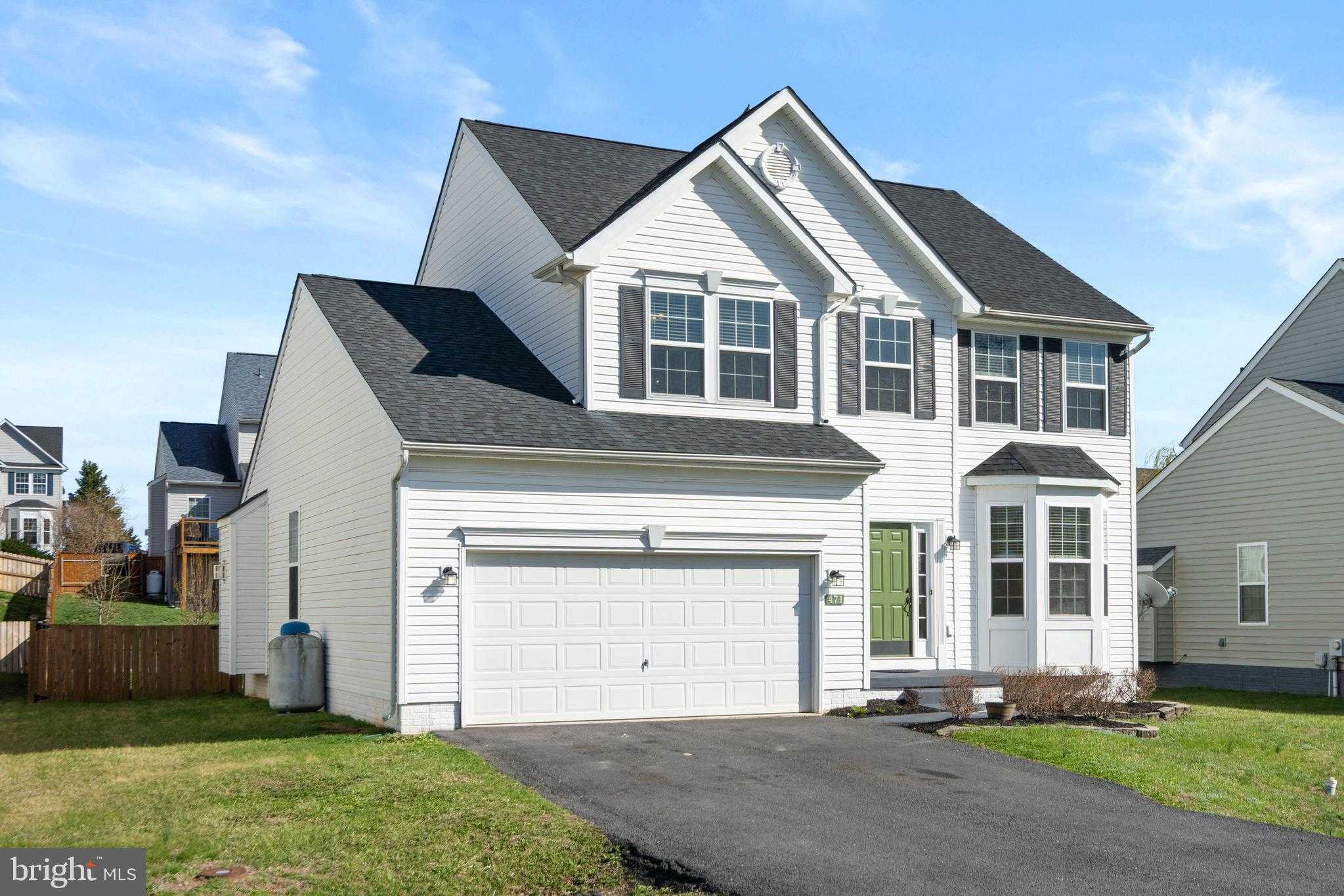 471 Bentley Dr photo 2