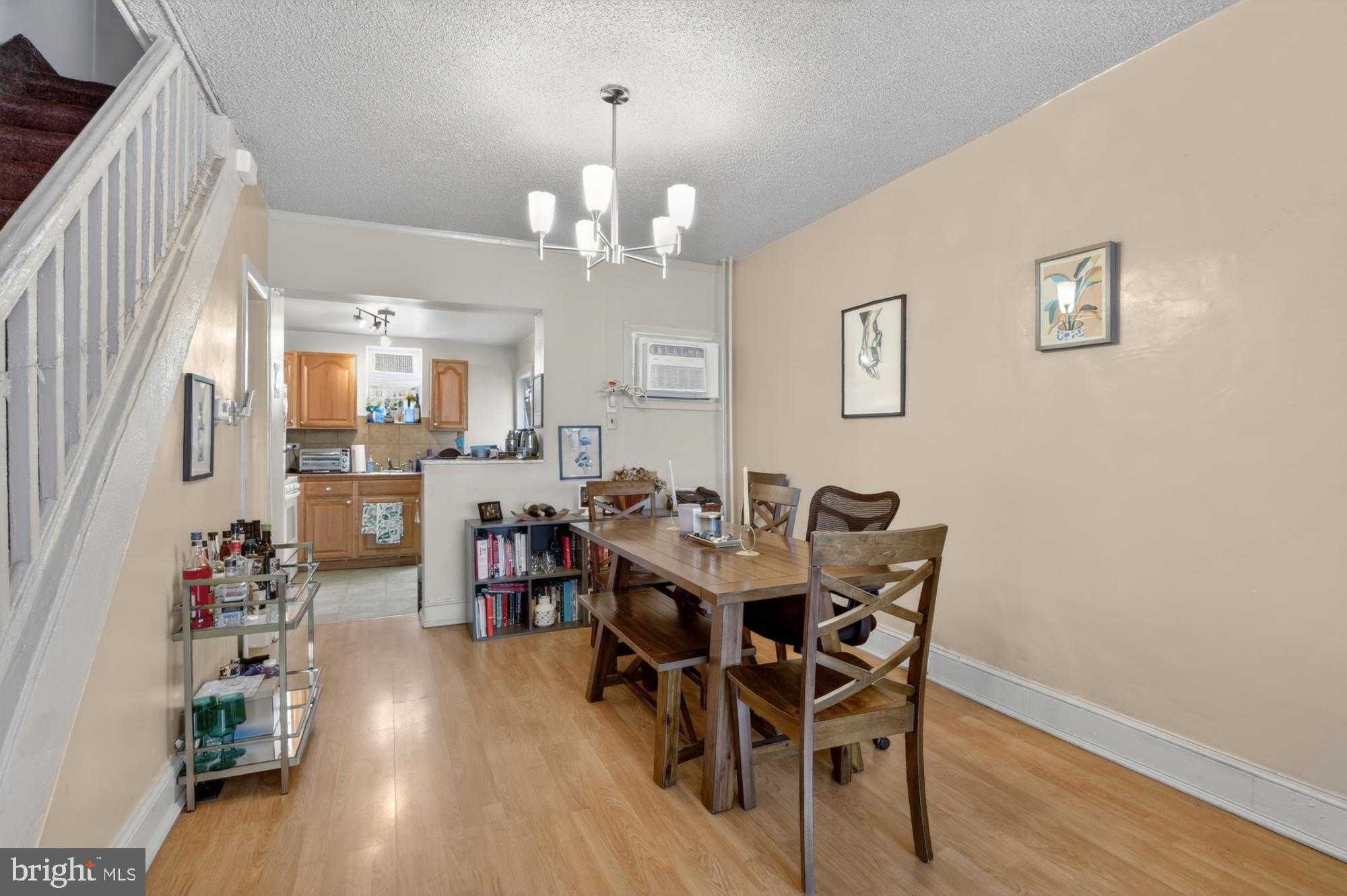 1519 Emily St photo 6