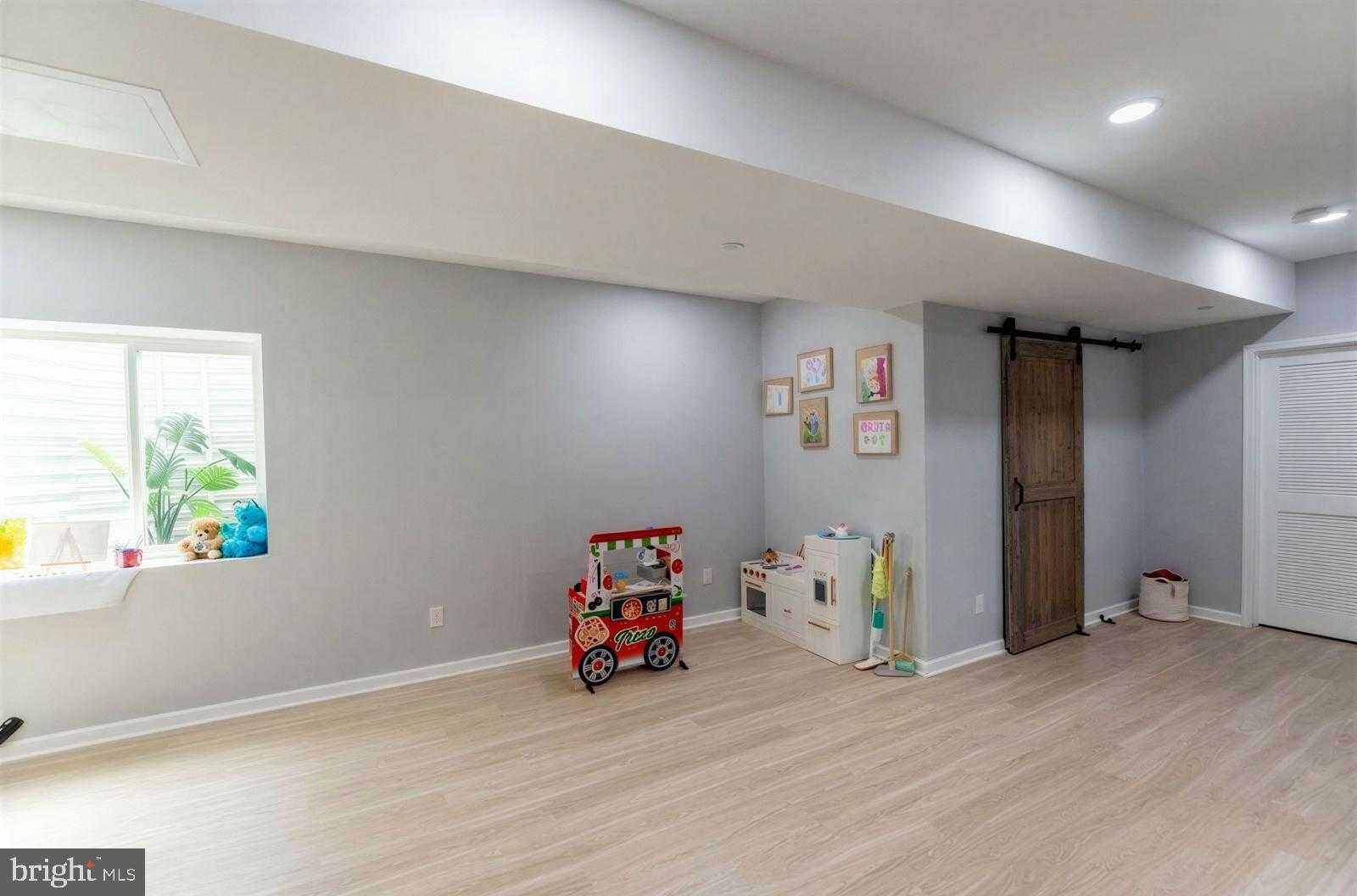 325 Goldman Dr photo 46