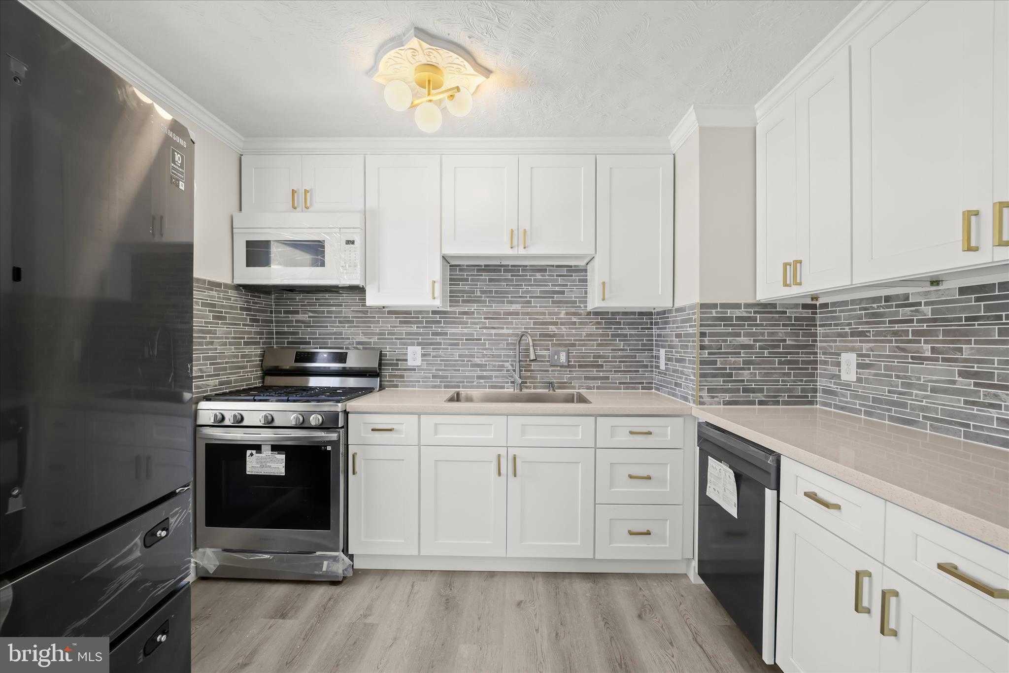 6704 Eldridge St photo 13