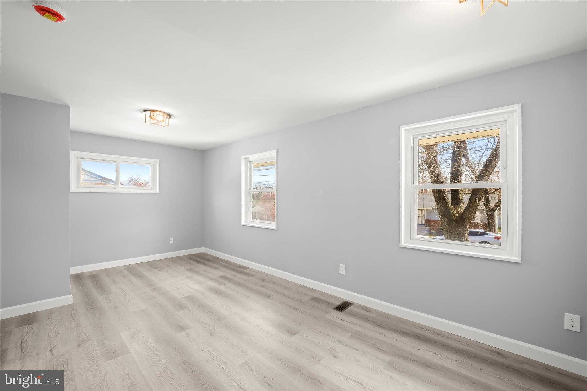 6704 Eldridge St photo 17