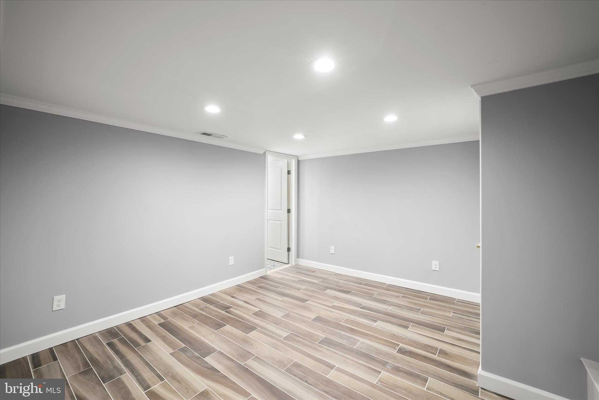 6704 Eldridge St photo 25