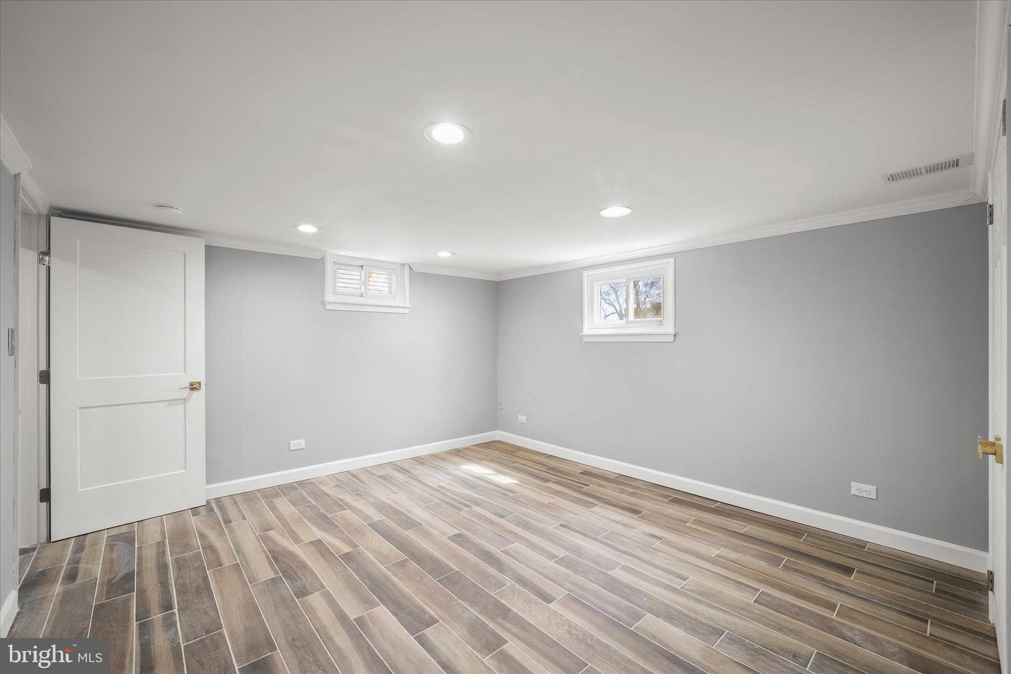 6704 Eldridge St photo 37