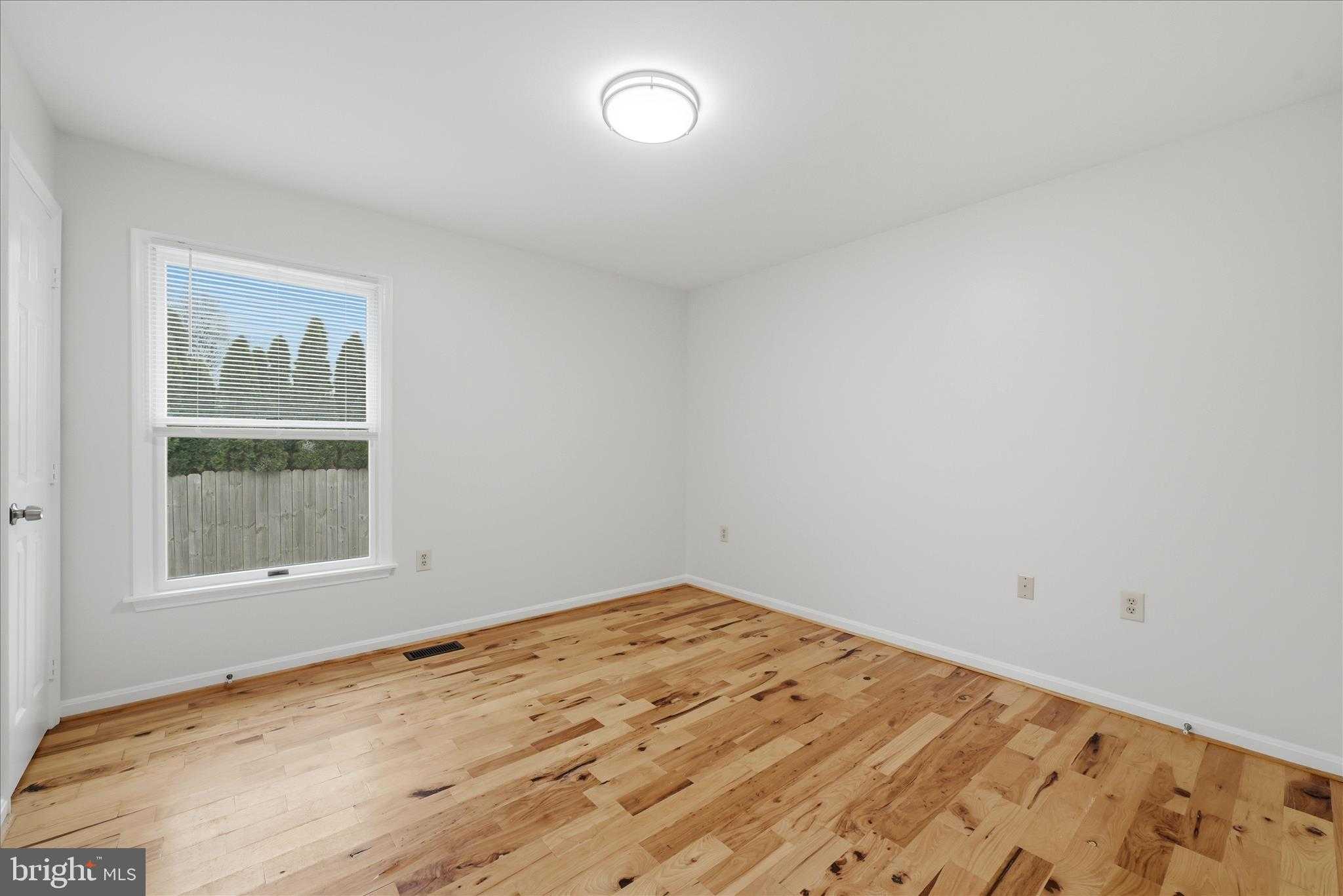 502 E 6th Ave photo 18