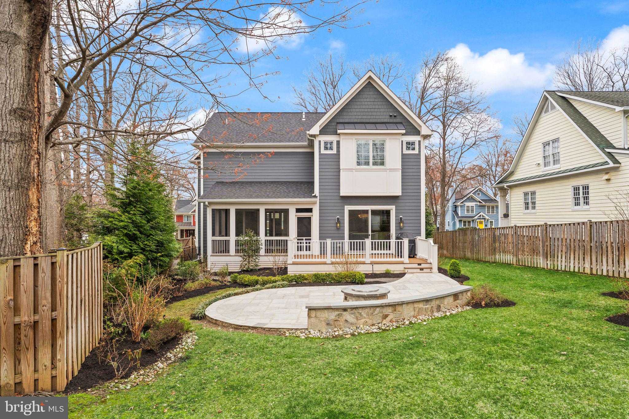 118 Oak St SW photo 2