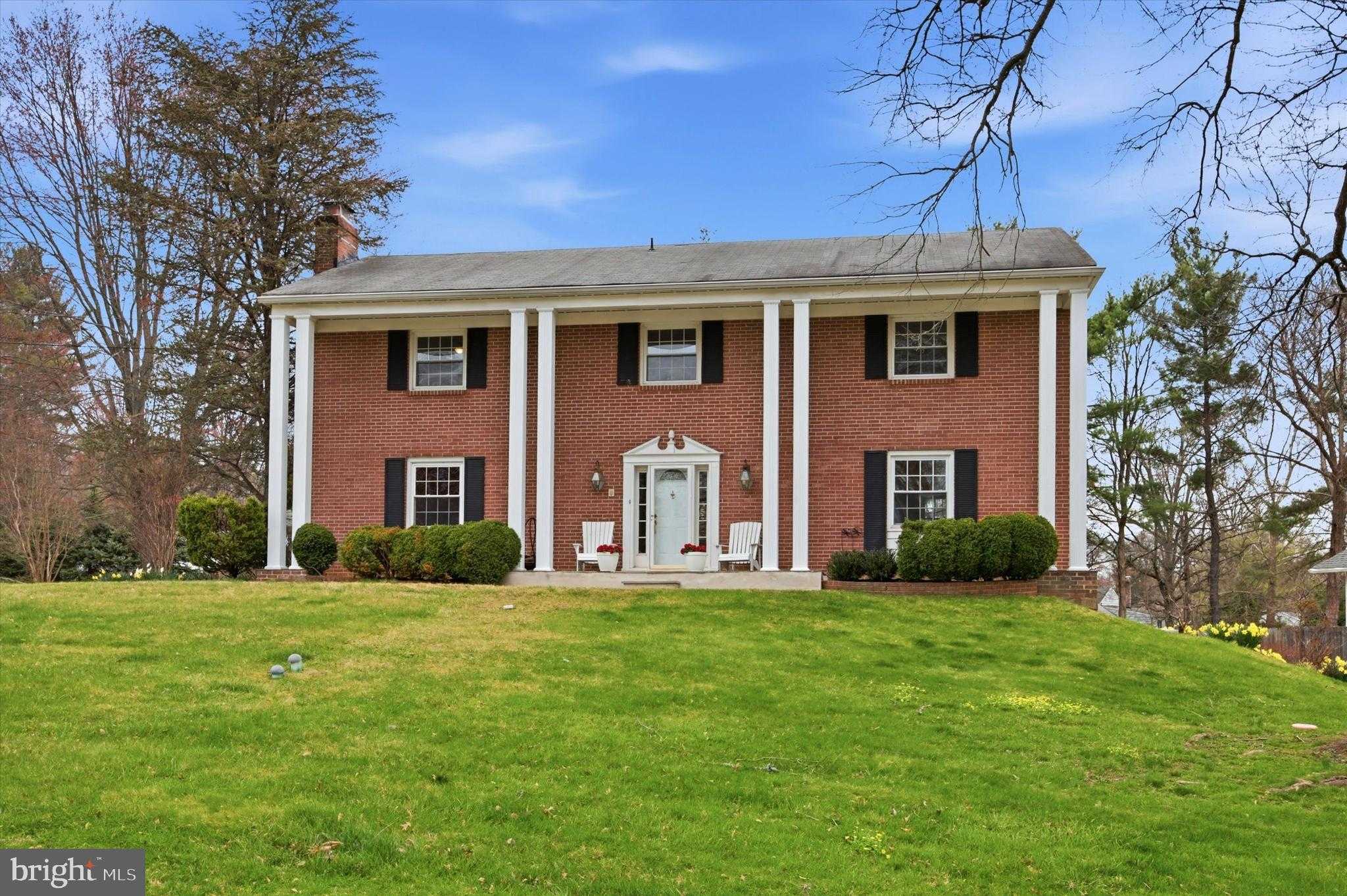 560 Watford Ln, Berwyn