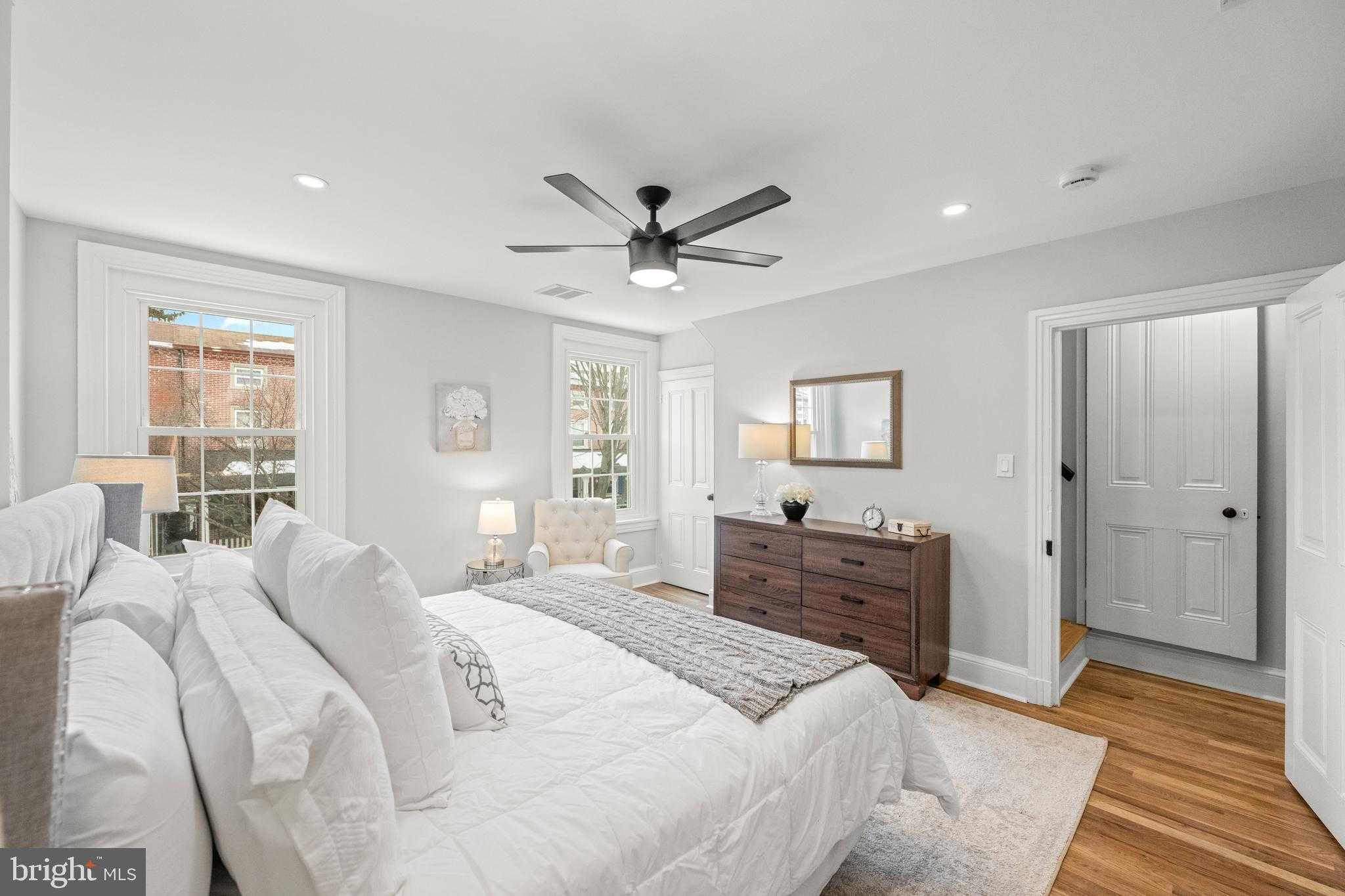 222 W Barnard St photo 20