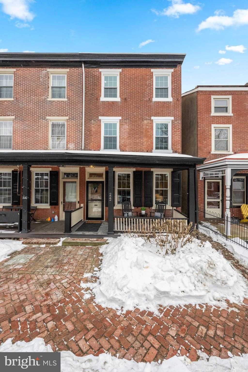 222 W Barnard St photo 34