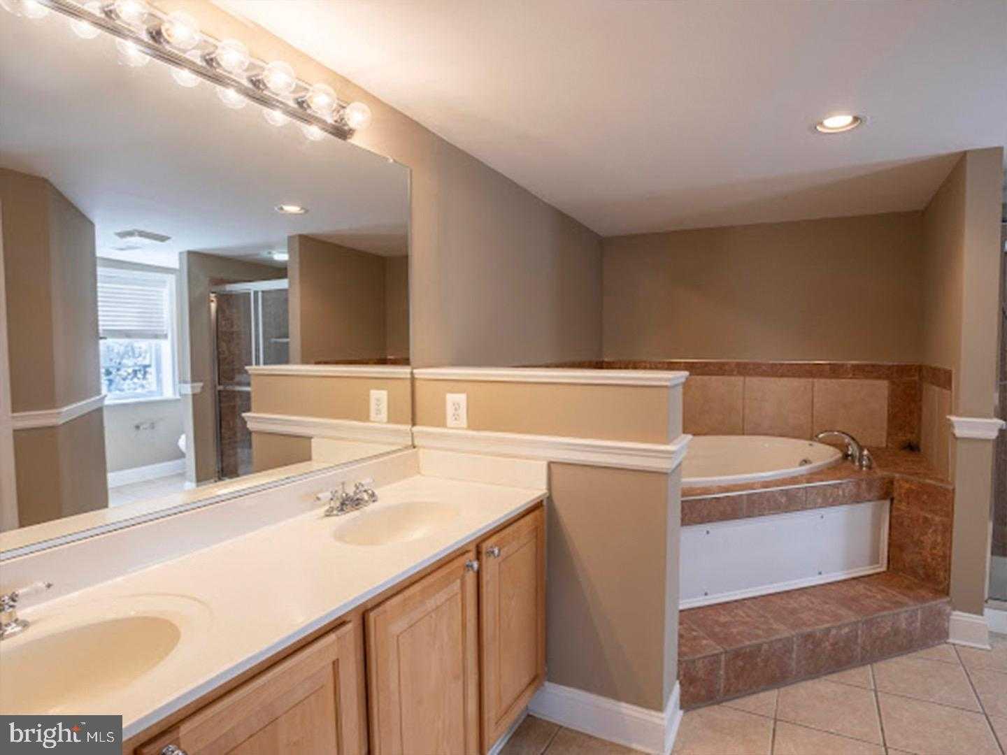 37 S Ann St photo 22