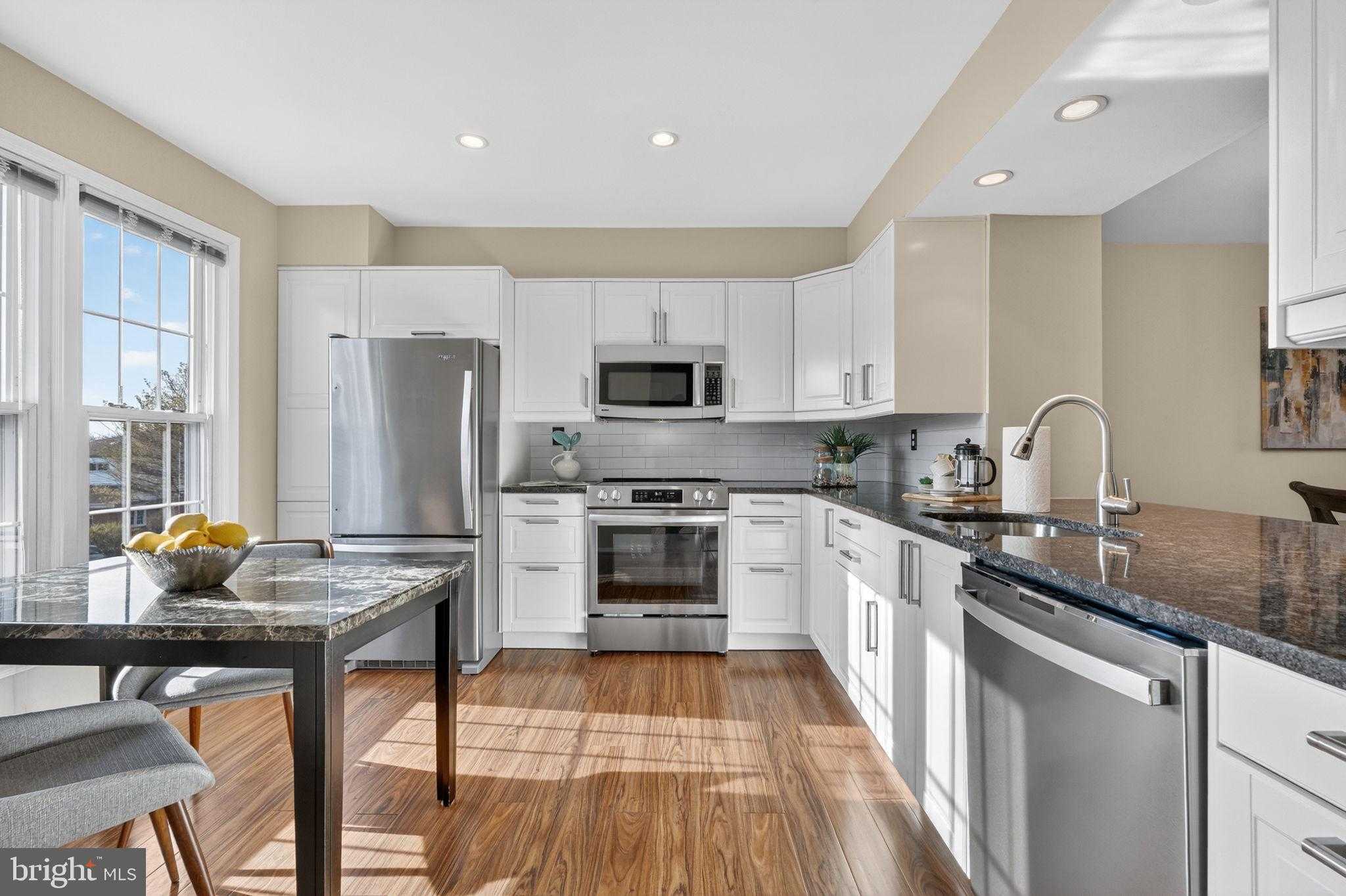 7 S Floyd St photo 2